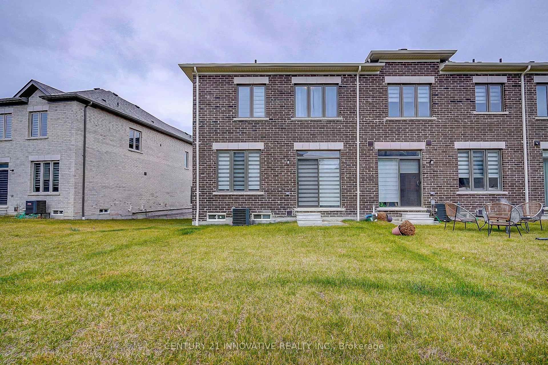 Photo 26 of 24 Van Wart Street, Whitby, Rural Whitby — HOMEH