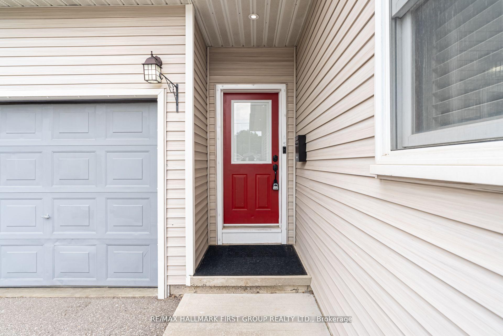 Photo 5 of 87 Elgin Street, Clarington, Bowmanville — HOMEH