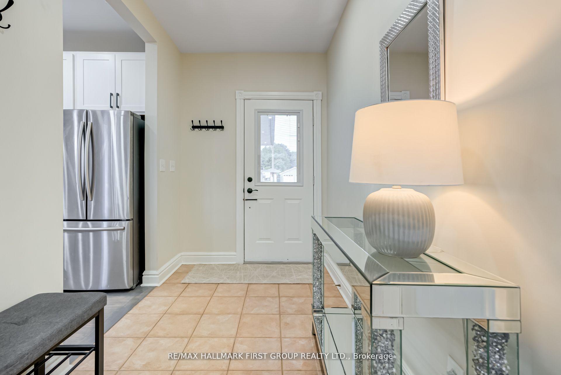 Photo 2 of 87 Elgin Street, Clarington, Bowmanville — HOMEH