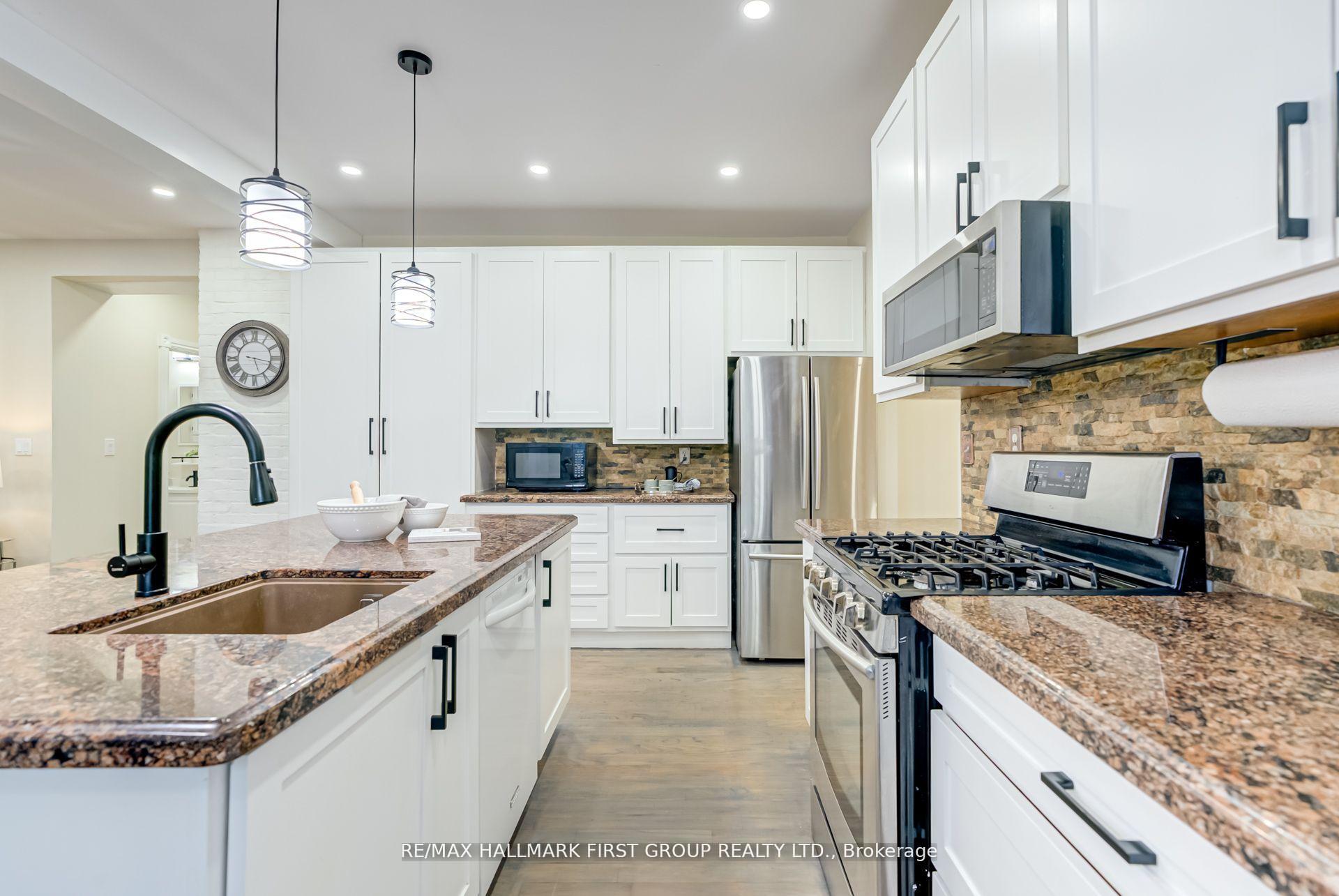Photo 8 of 87 Elgin Street, Clarington, Bowmanville — HOMEH