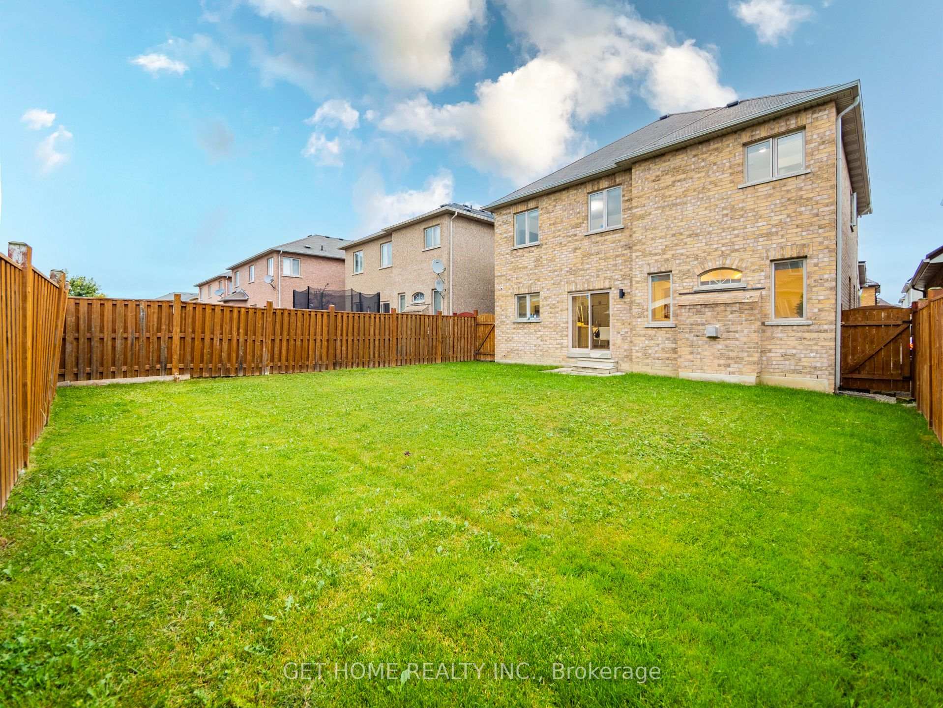 Photo 37 of 30 Strathdale Road, Brampton, Bram East — HOMEH