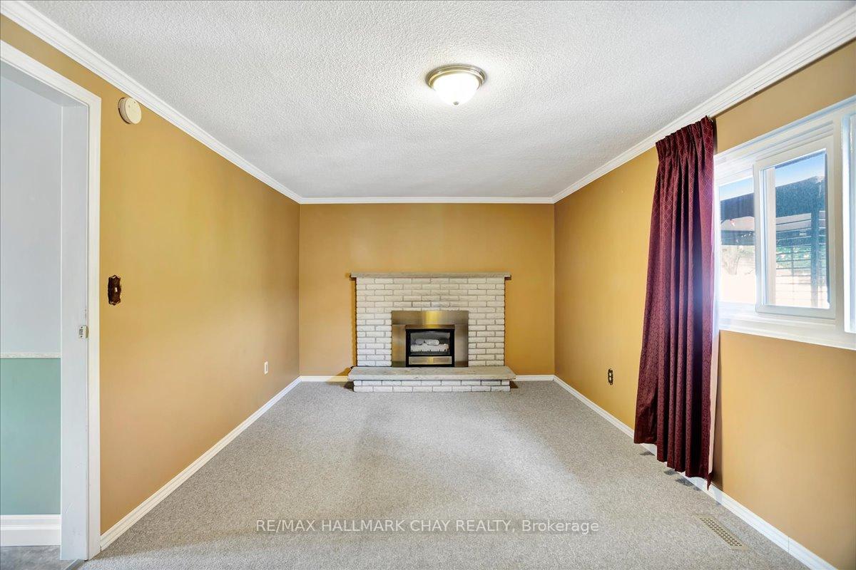 Photo 4 of 96 Springdale Drive, Barrie, 400 North — HOMEH