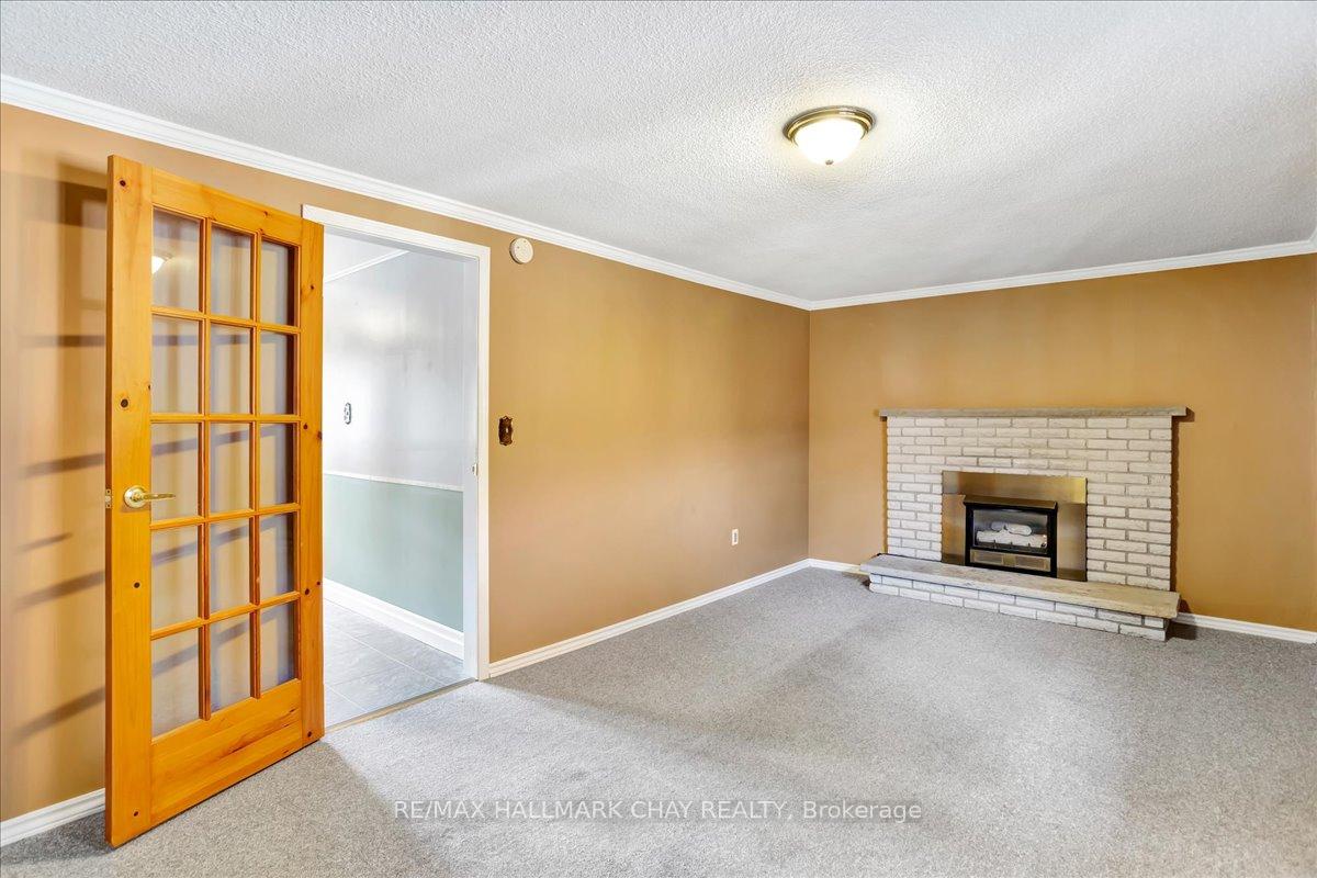 Photo 2 of 96 Springdale Drive, Barrie, 400 North — HOMEH