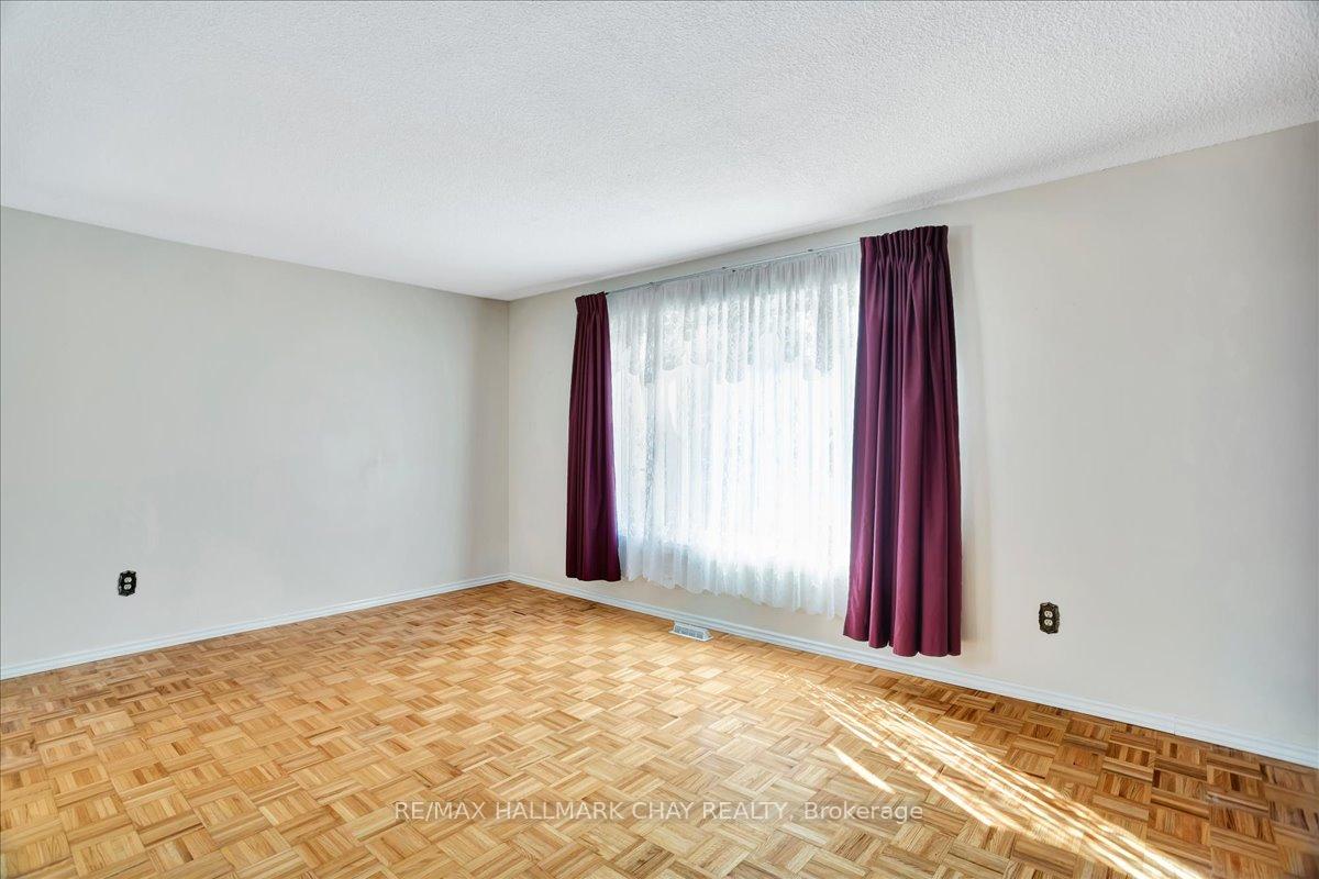 Photo 6 of 96 Springdale Drive, Barrie, 400 North — HOMEH