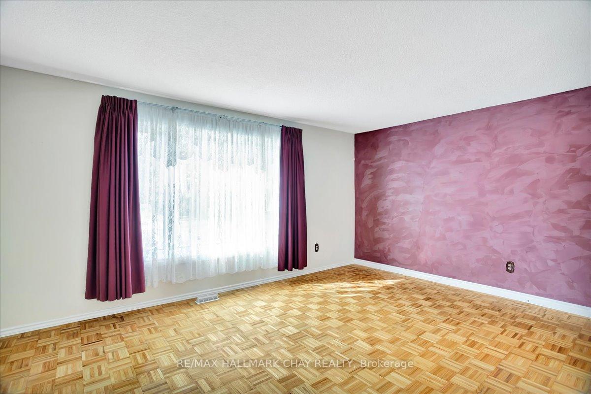 Photo 7 of 96 Springdale Drive, Barrie, 400 North — HOMEH