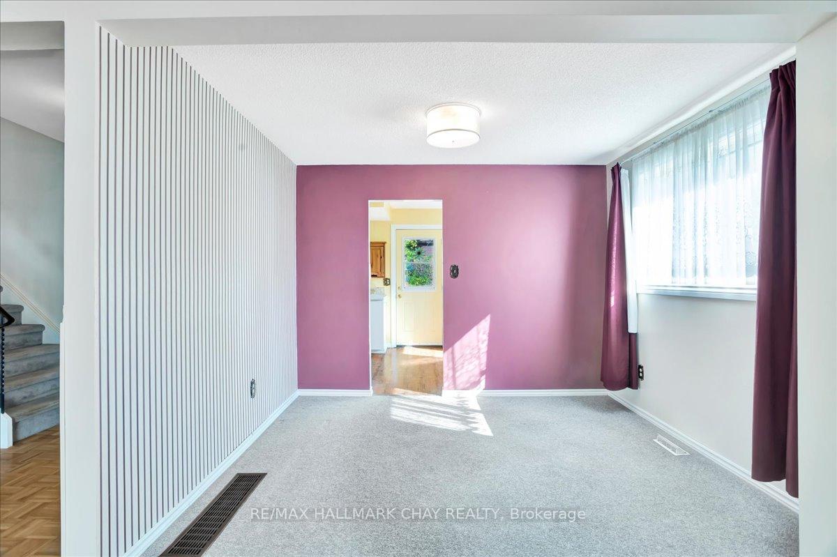 Photo 8 of 96 Springdale Drive, Barrie, 400 North — HOMEH