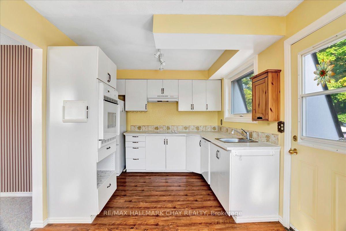 Photo 9 of 96 Springdale Drive, Barrie, 400 North — HOMEH