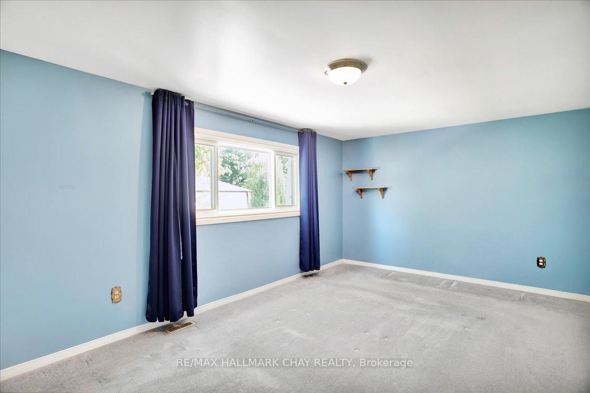 Photo 13 of 96 Springdale Drive, Barrie, 400 North — HOMEH