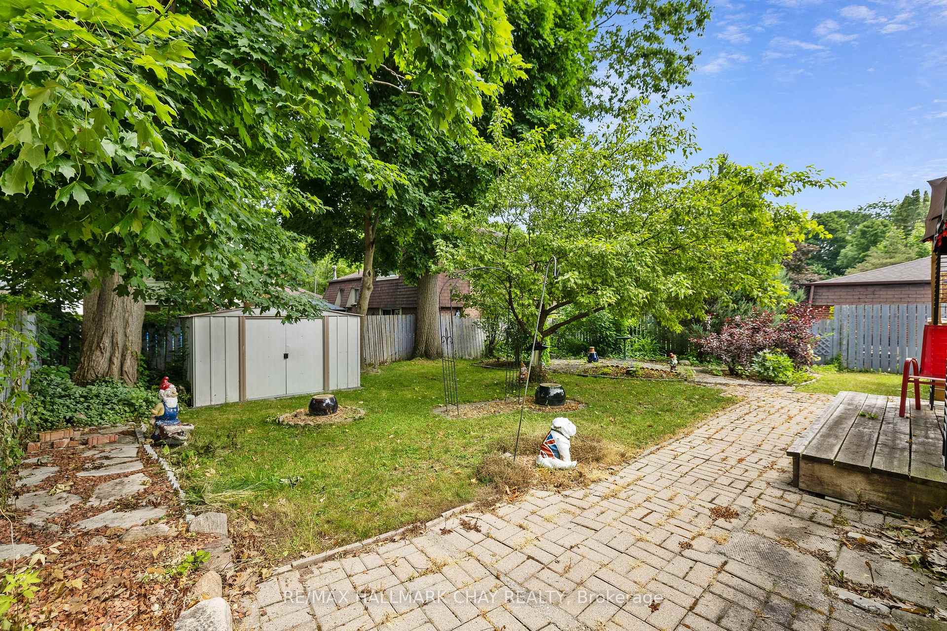 Photo 32 of 96 Springdale Drive, Barrie, 400 North — HOMEH
