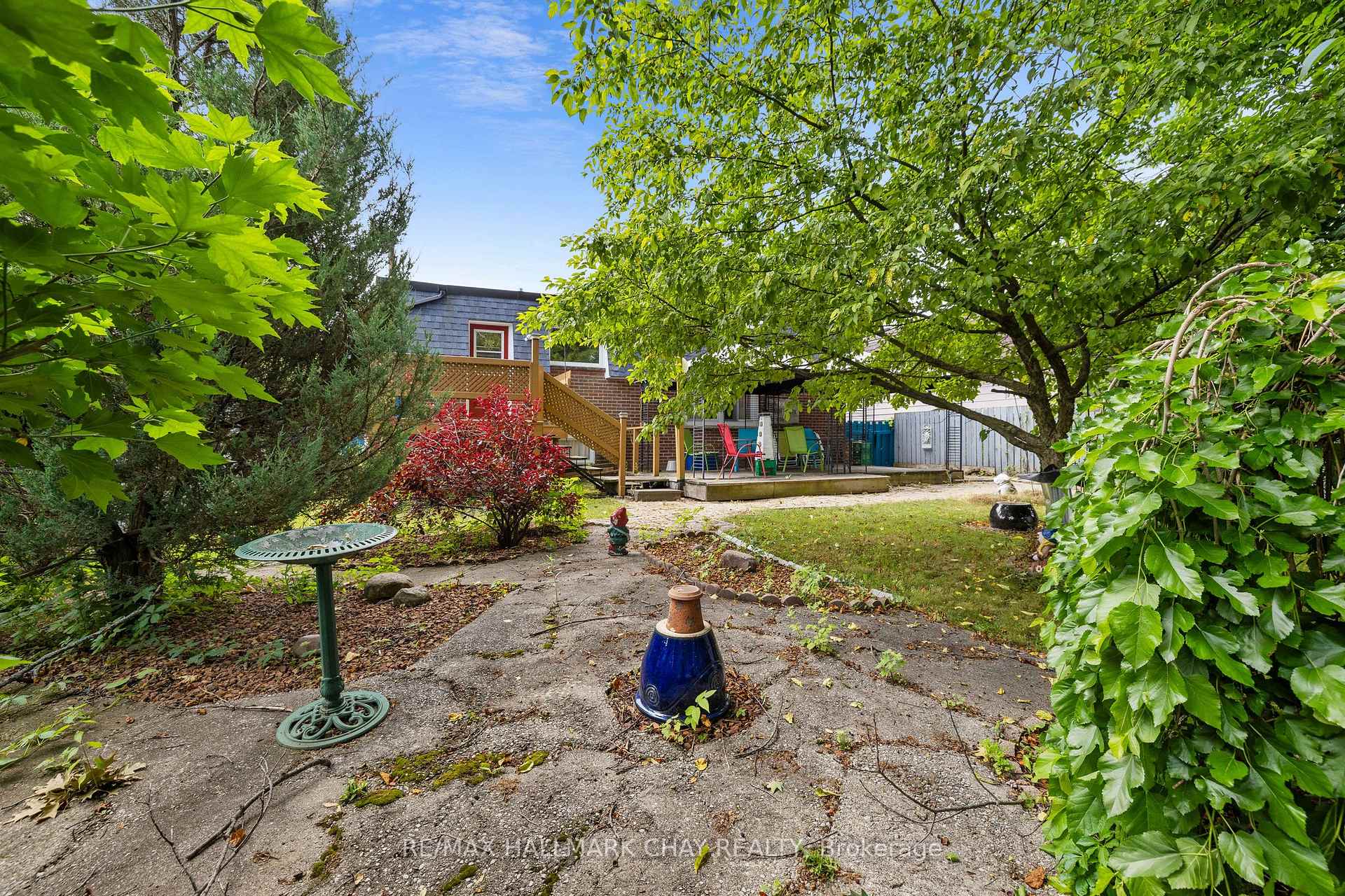 Photo 30 of 96 Springdale Drive, Barrie, 400 North — HOMEH