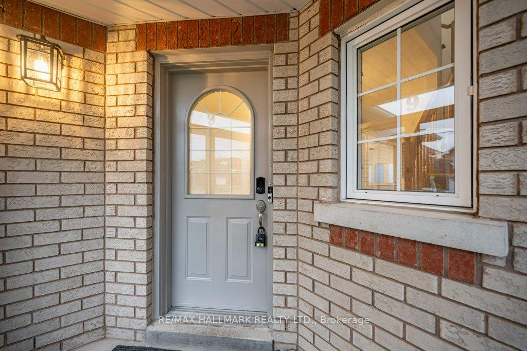 Photo 3 of 9 Blackcomb Gate, Markham, Milliken Mills West — HOMEH