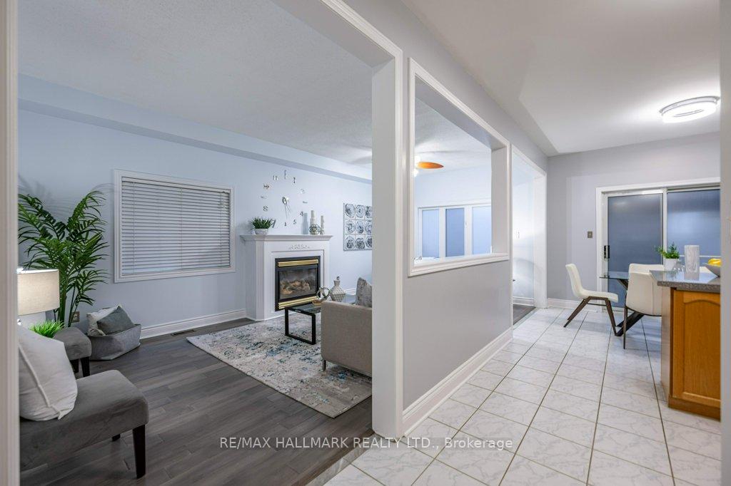 Photo 10 of 9 Blackcomb Gate, Markham, Milliken Mills West — HOMEH