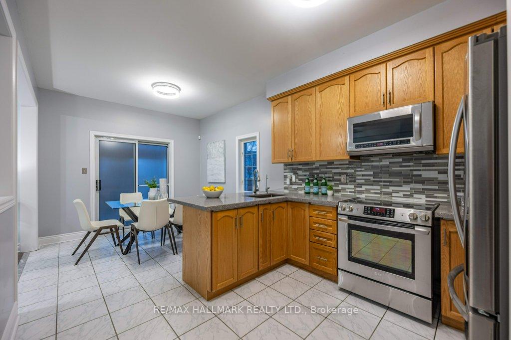 Photo 6 of 9 Blackcomb Gate, Markham, Milliken Mills West — HOMEH