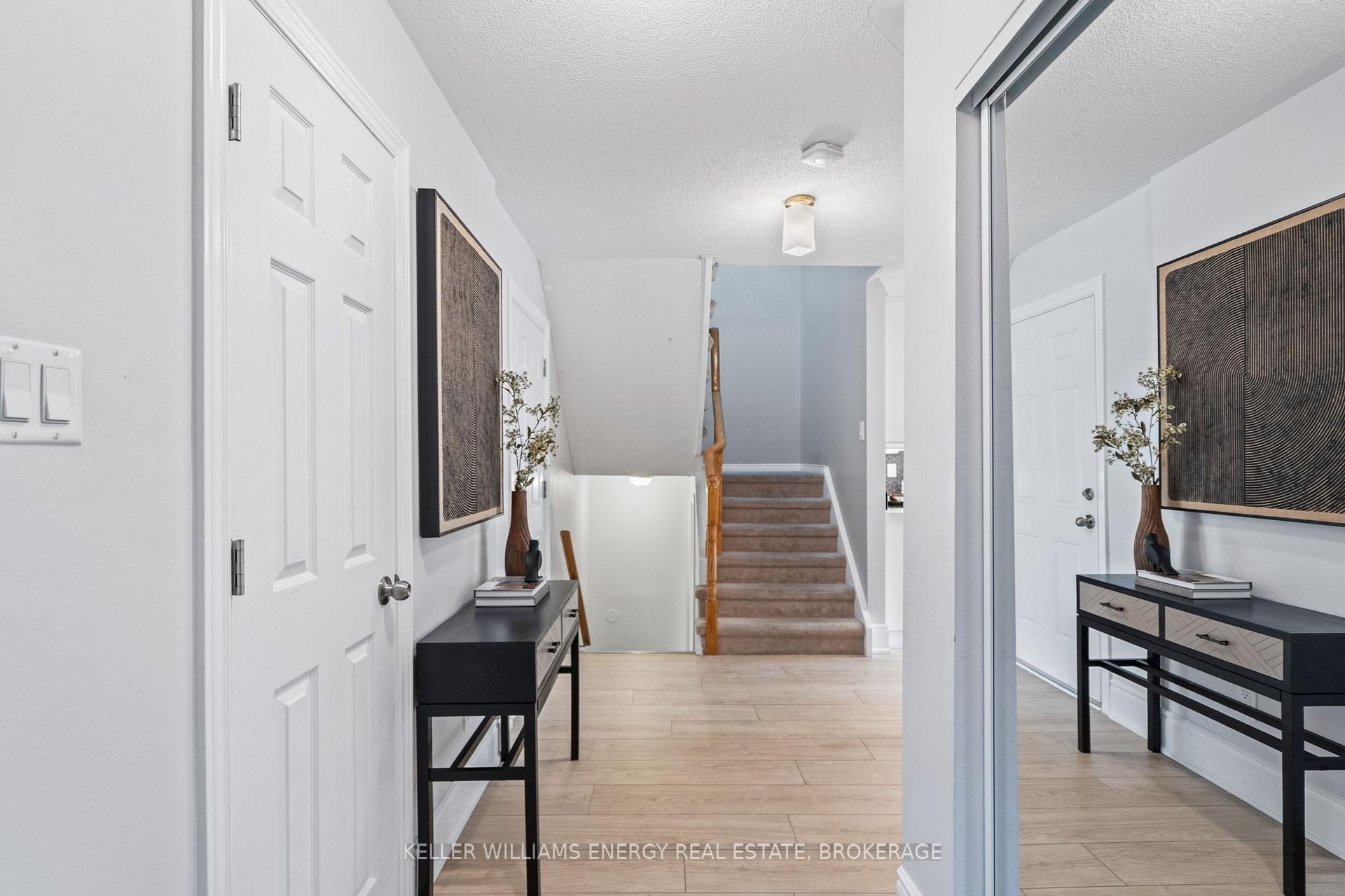 Photo 3 of 14 Steele Valley Court, Whitby, Rolling Acres — HOMEH