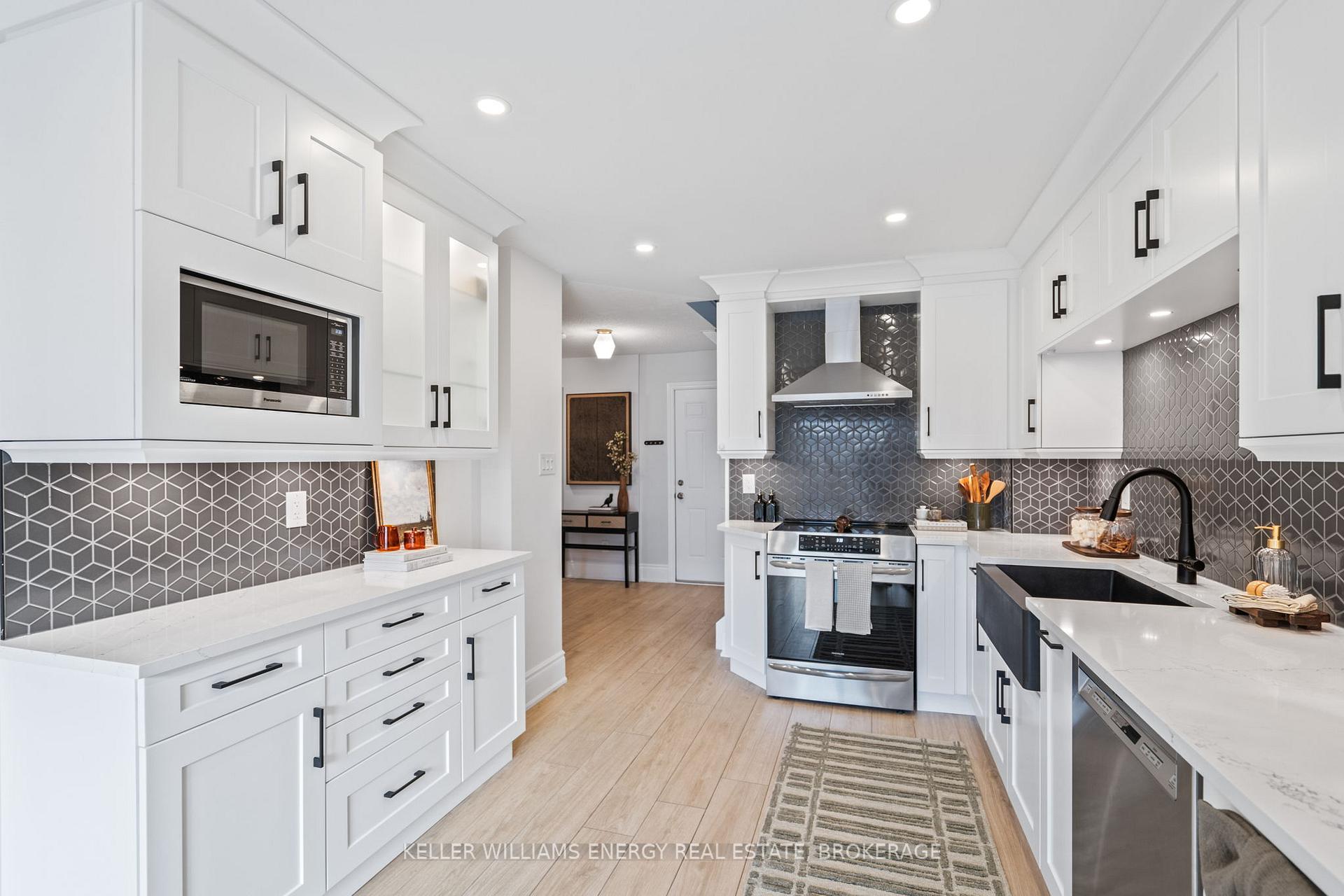 Photo 4 of 14 Steele Valley Court, Whitby, Rolling Acres — HOMEH