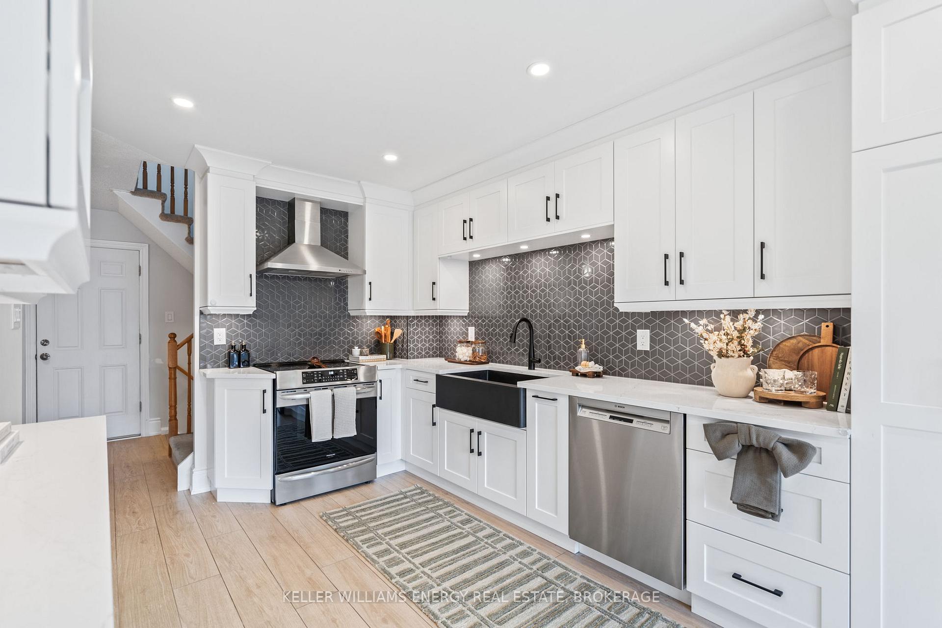 Photo 12 of 14 Steele Valley Court, Whitby, Rolling Acres — HOMEH