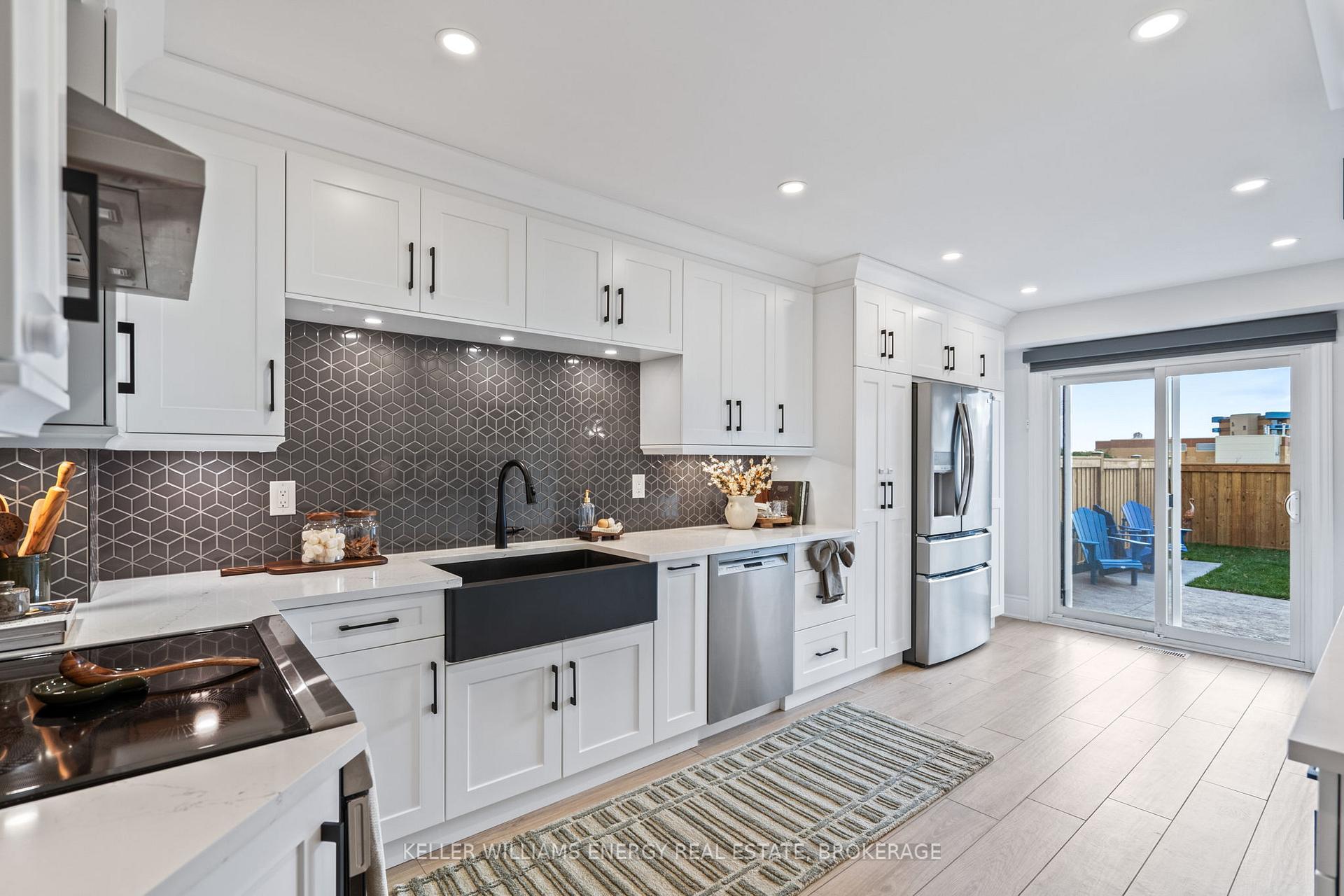 Photo 7 of 14 Steele Valley Court, Whitby, Rolling Acres — HOMEH