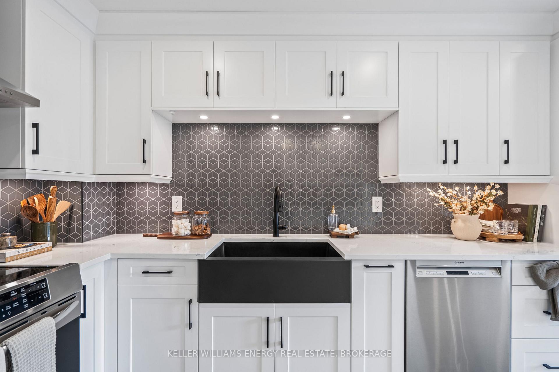 Photo 13 of 14 Steele Valley Court, Whitby, Rolling Acres — HOMEH