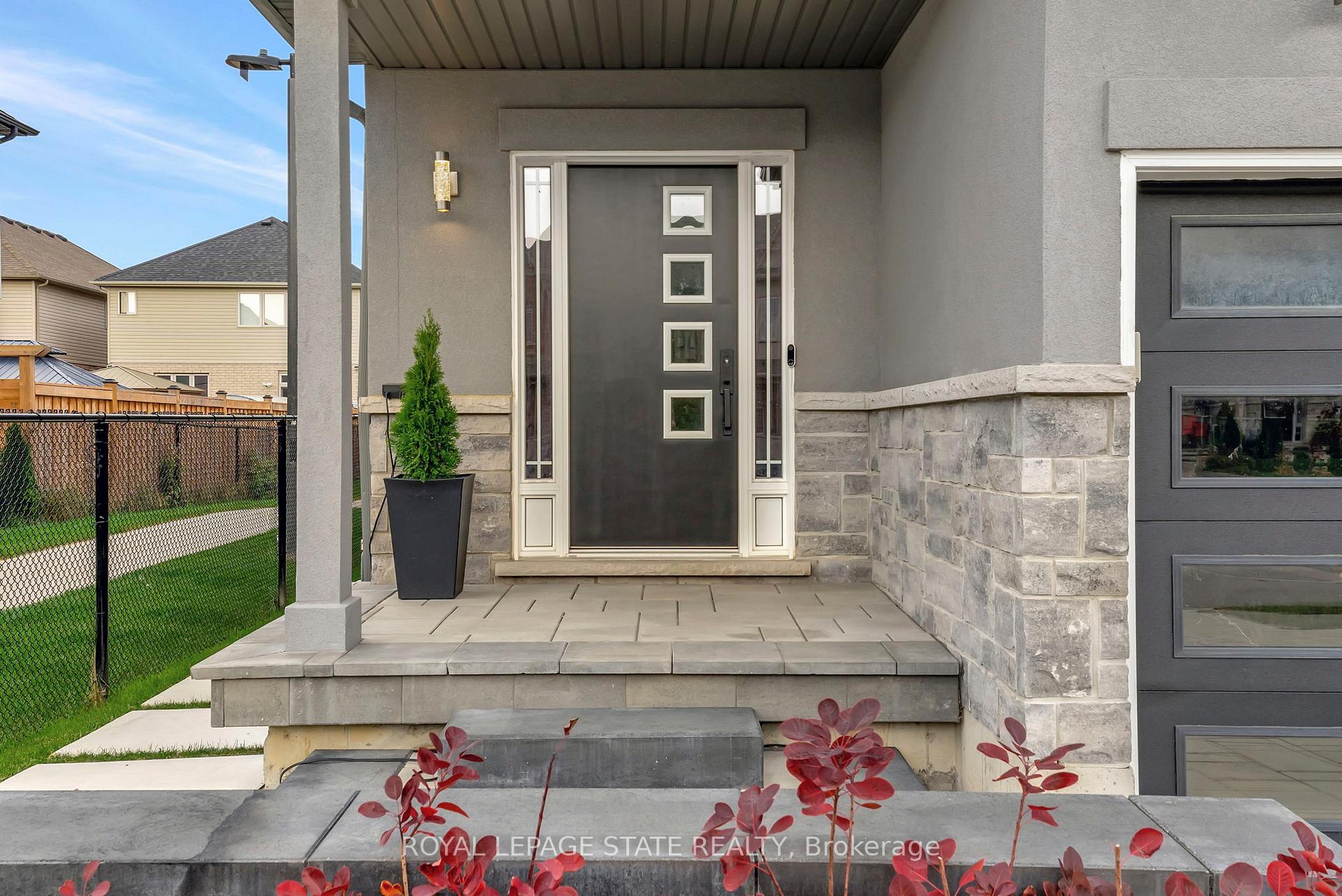 Photo 11 of 44 Fairgrounds Drive, Hamilton, Binbrook — HOMEH