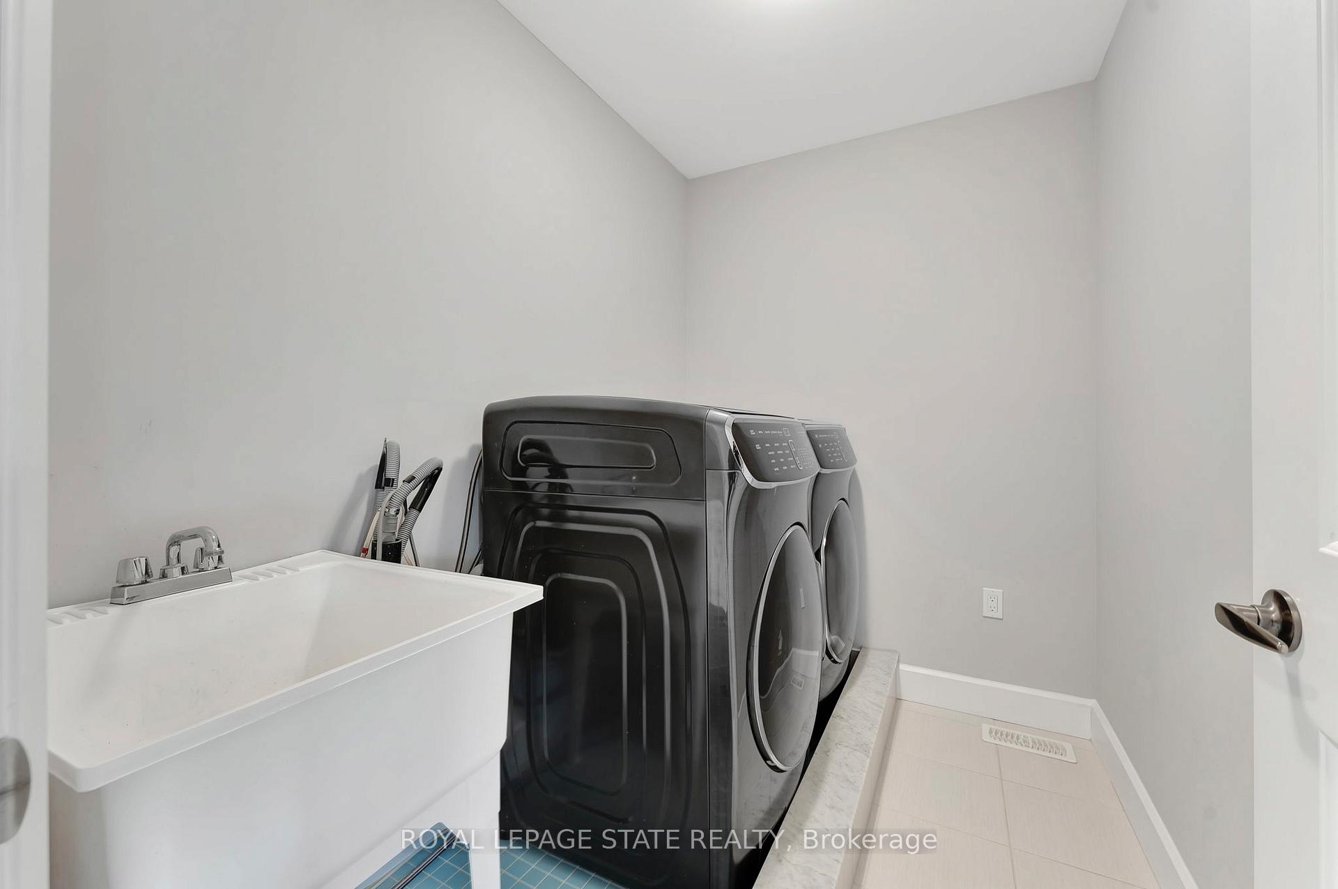 Photo 17 of 44 Fairgrounds Drive, Hamilton, Binbrook — HOMEH