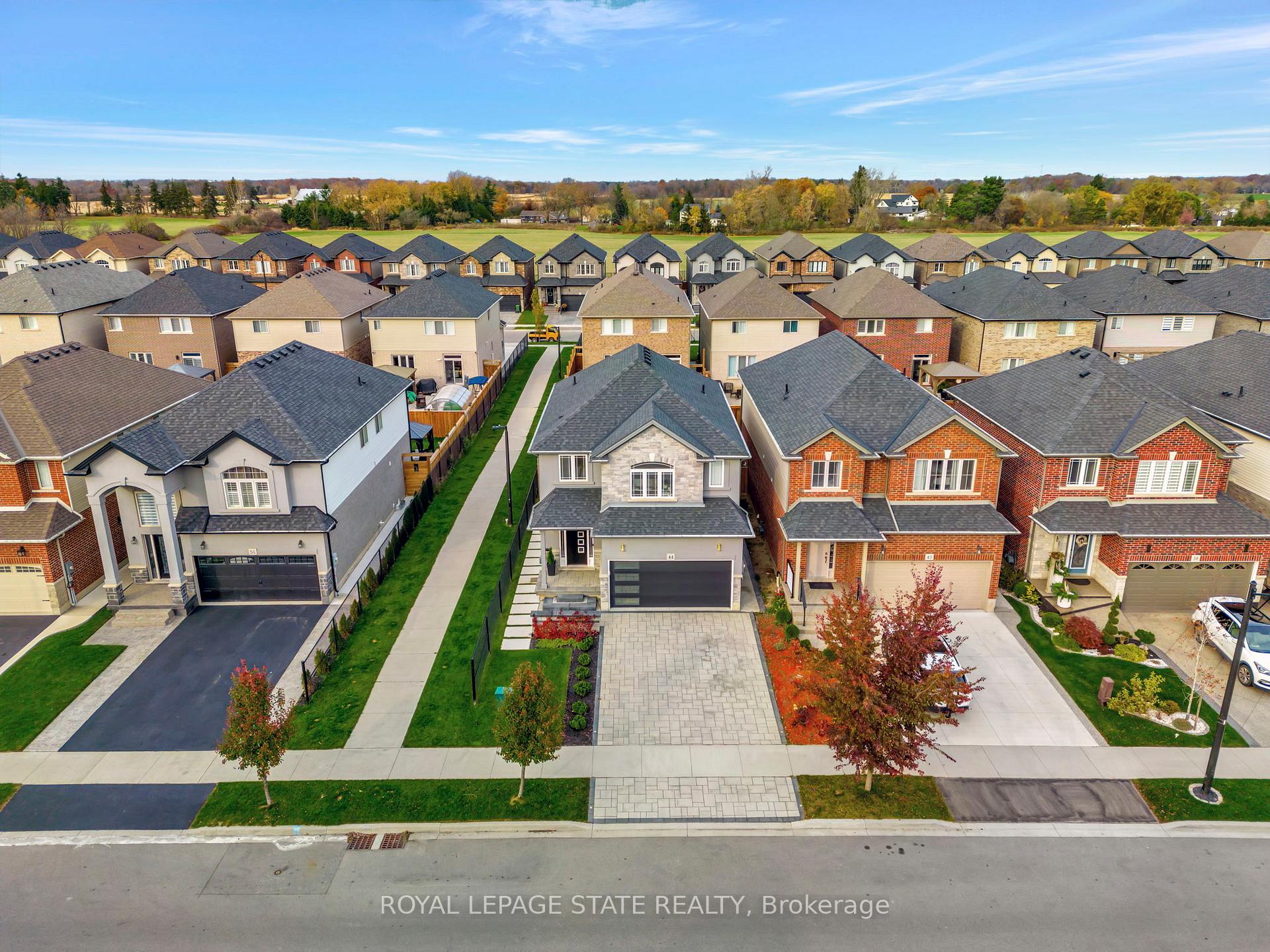 Photo 34 of 44 Fairgrounds Drive, Hamilton, Binbrook — HOMEH