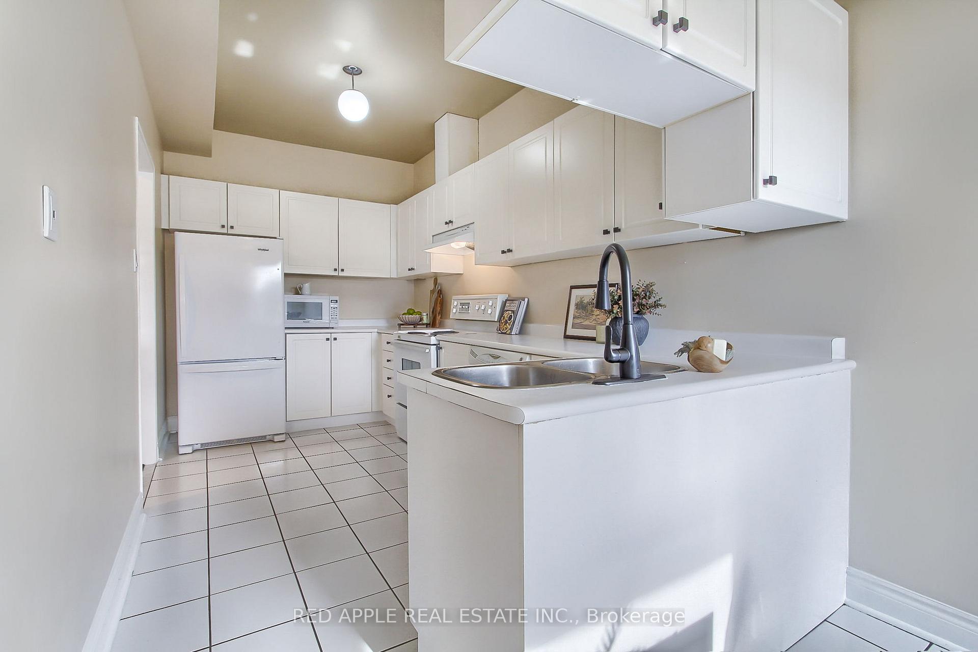 Photo 13 of 61 Amberhill Way, Aurora, Bayview Wellington — HOMEH