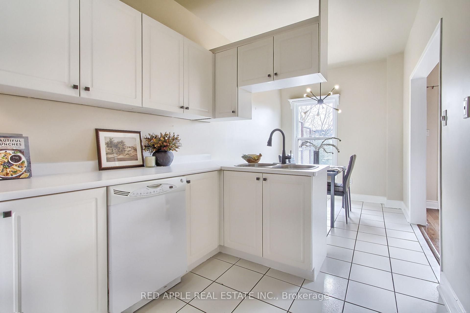 Photo 9 of 61 Amberhill Way, Aurora, Bayview Wellington — HOMEH
