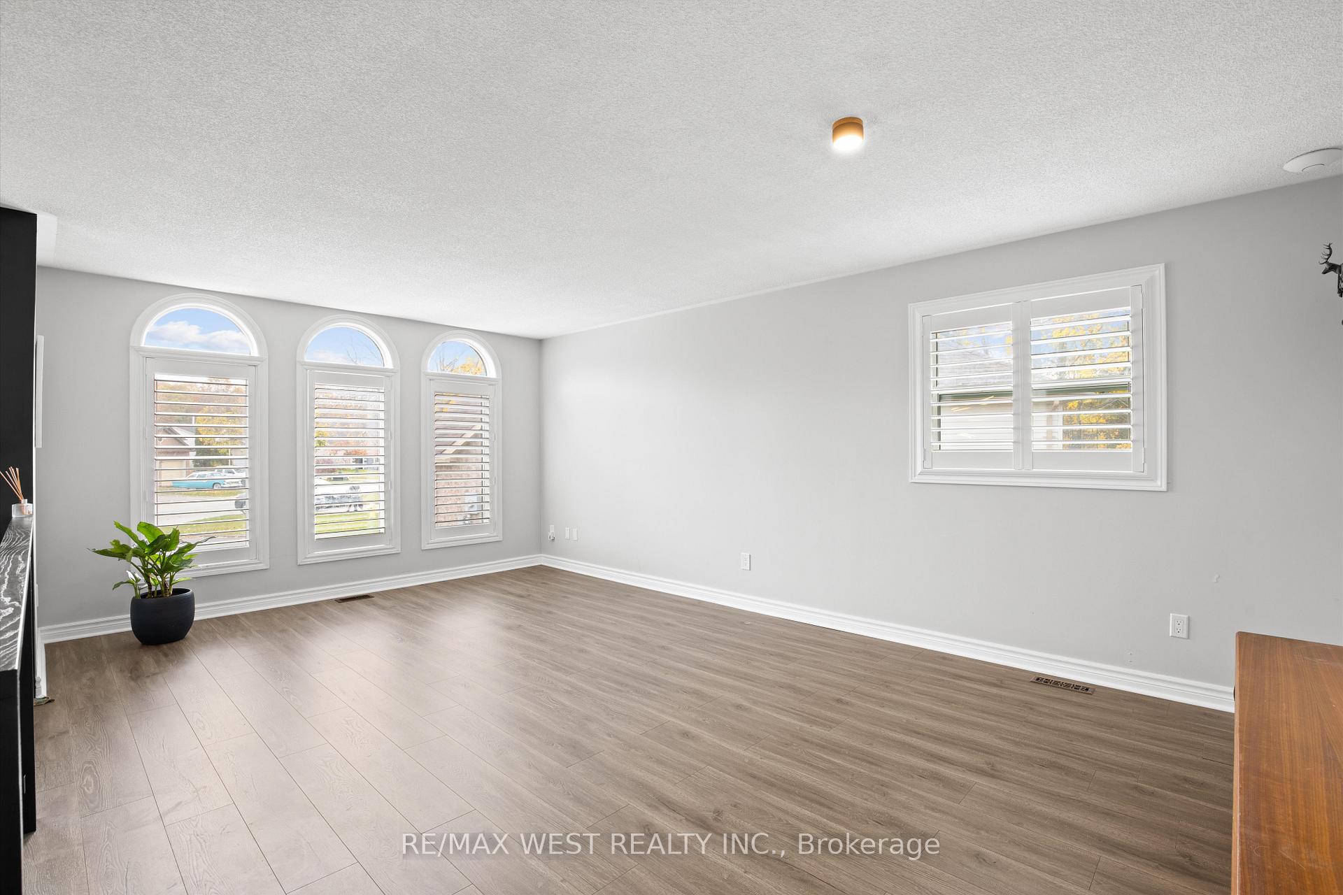 Photo 10 of 104 Fernbrook Drive, Wasaga Beach — HOMEH