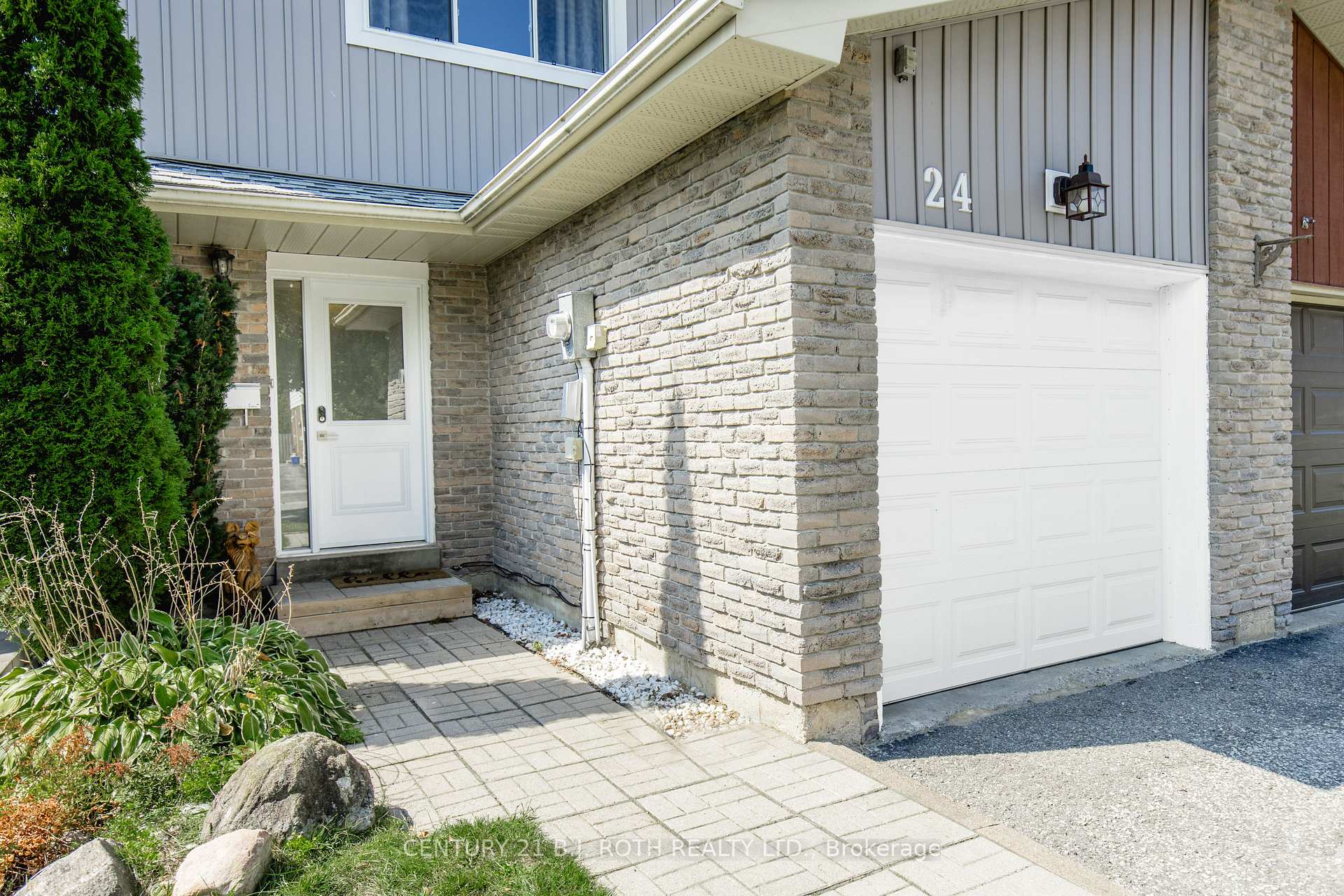 Photo 11 of 24 Christie Crescent, Barrie, Bayfield — HOMEH