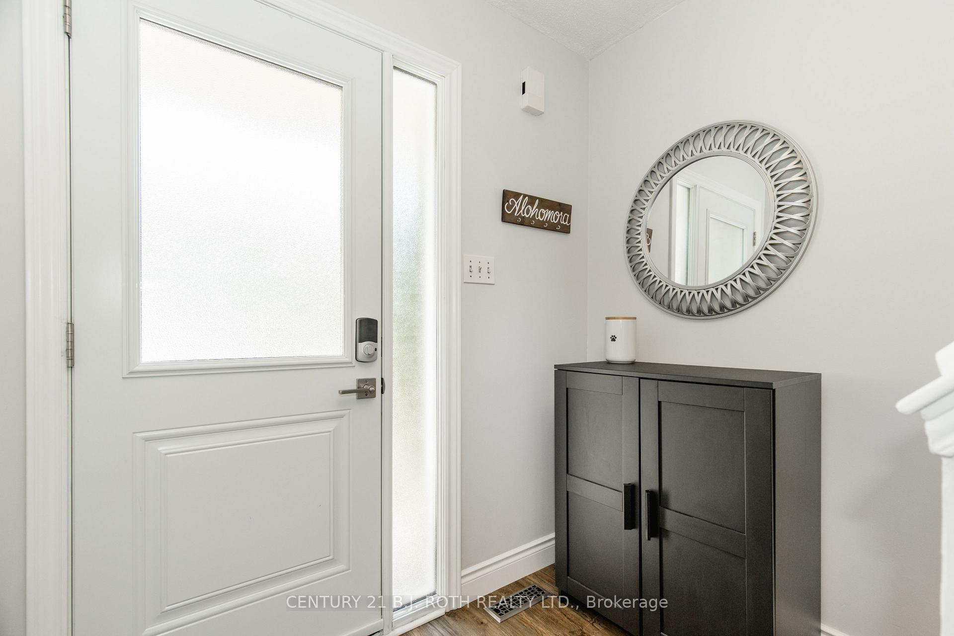 Photo 2 of 24 Christie Crescent, Barrie, Bayfield — HOMEH