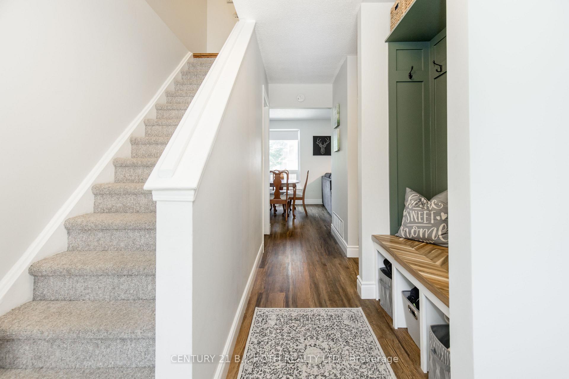 Photo 4 of 24 Christie Crescent, Barrie, Bayfield — HOMEH