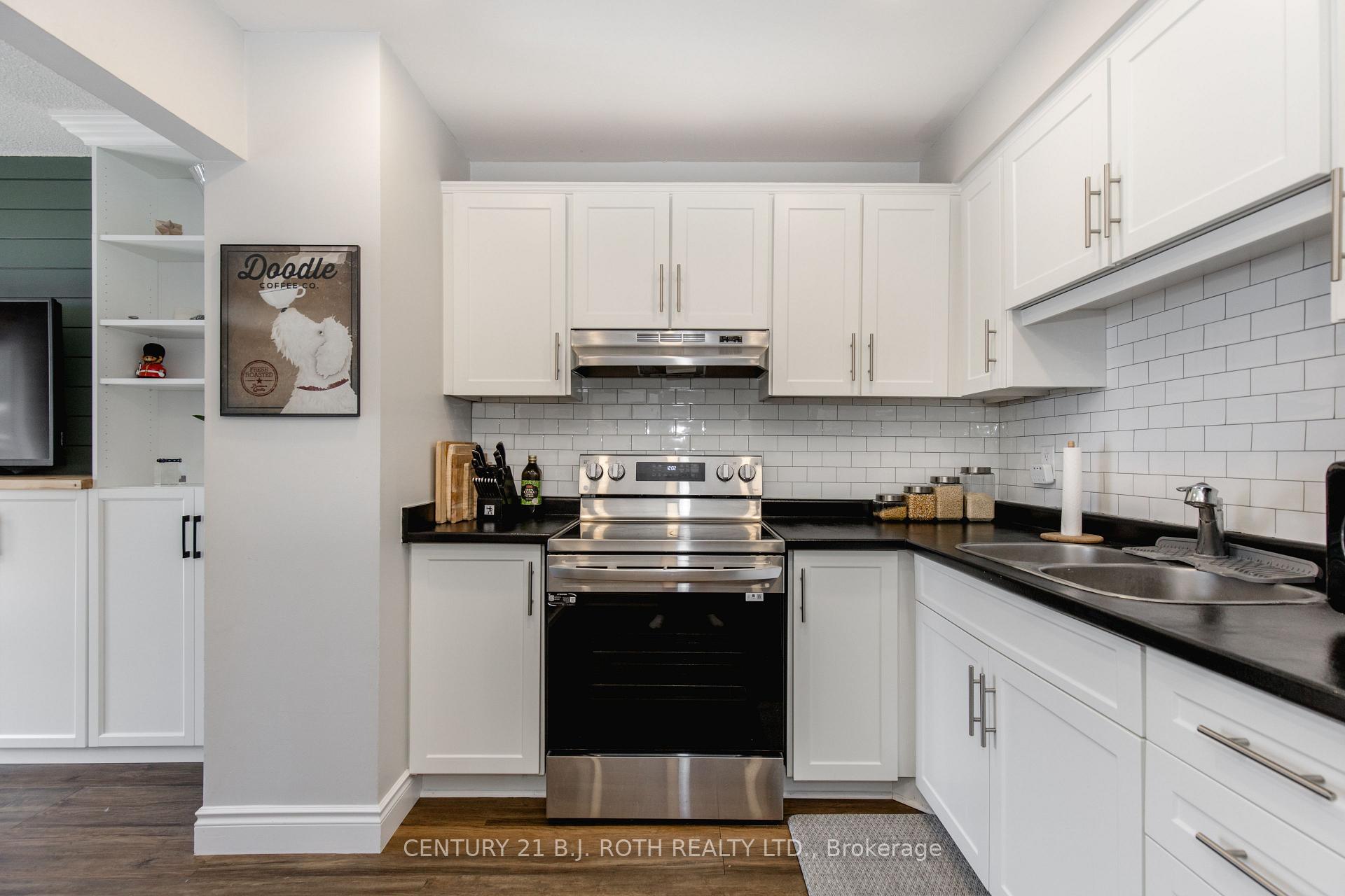 Photo 10 of 24 Christie Crescent, Barrie, Bayfield — HOMEH