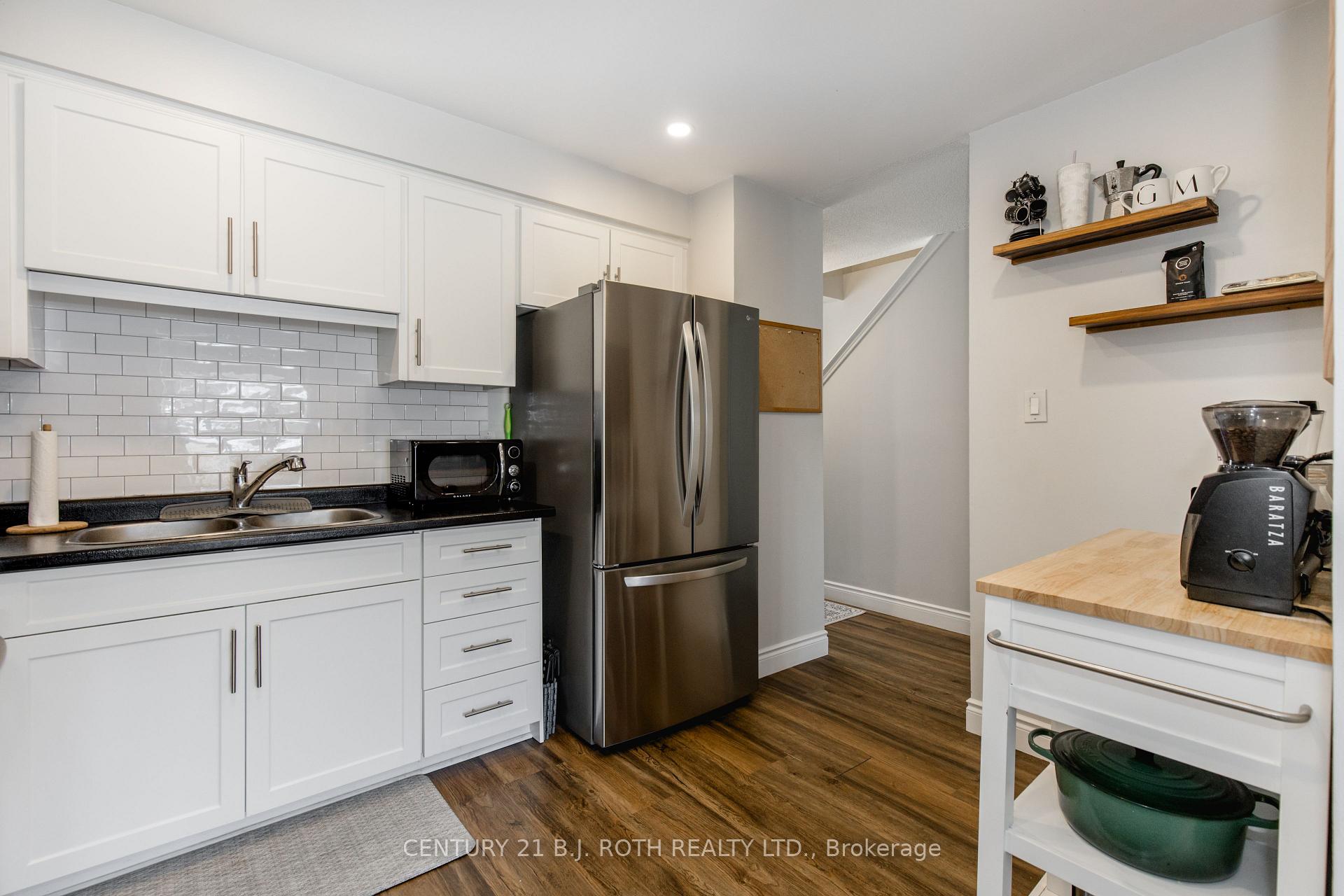Photo 8 of 24 Christie Crescent, Barrie, Bayfield — HOMEH