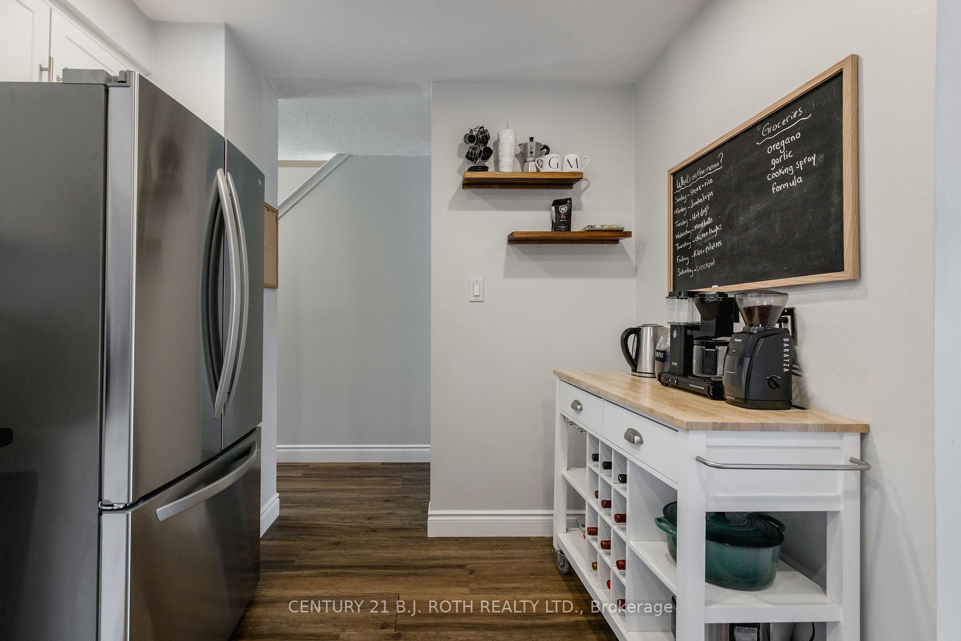 Photo 7 of 24 Christie Crescent, Barrie, Bayfield — HOMEH