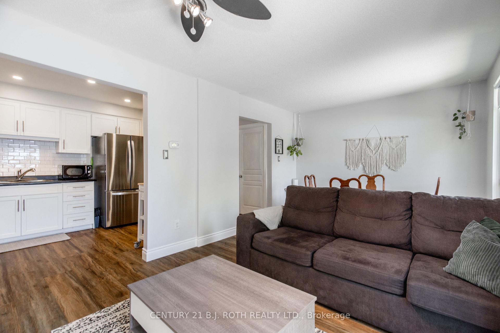 Photo 13 of 24 Christie Crescent, Barrie, Bayfield — HOMEH