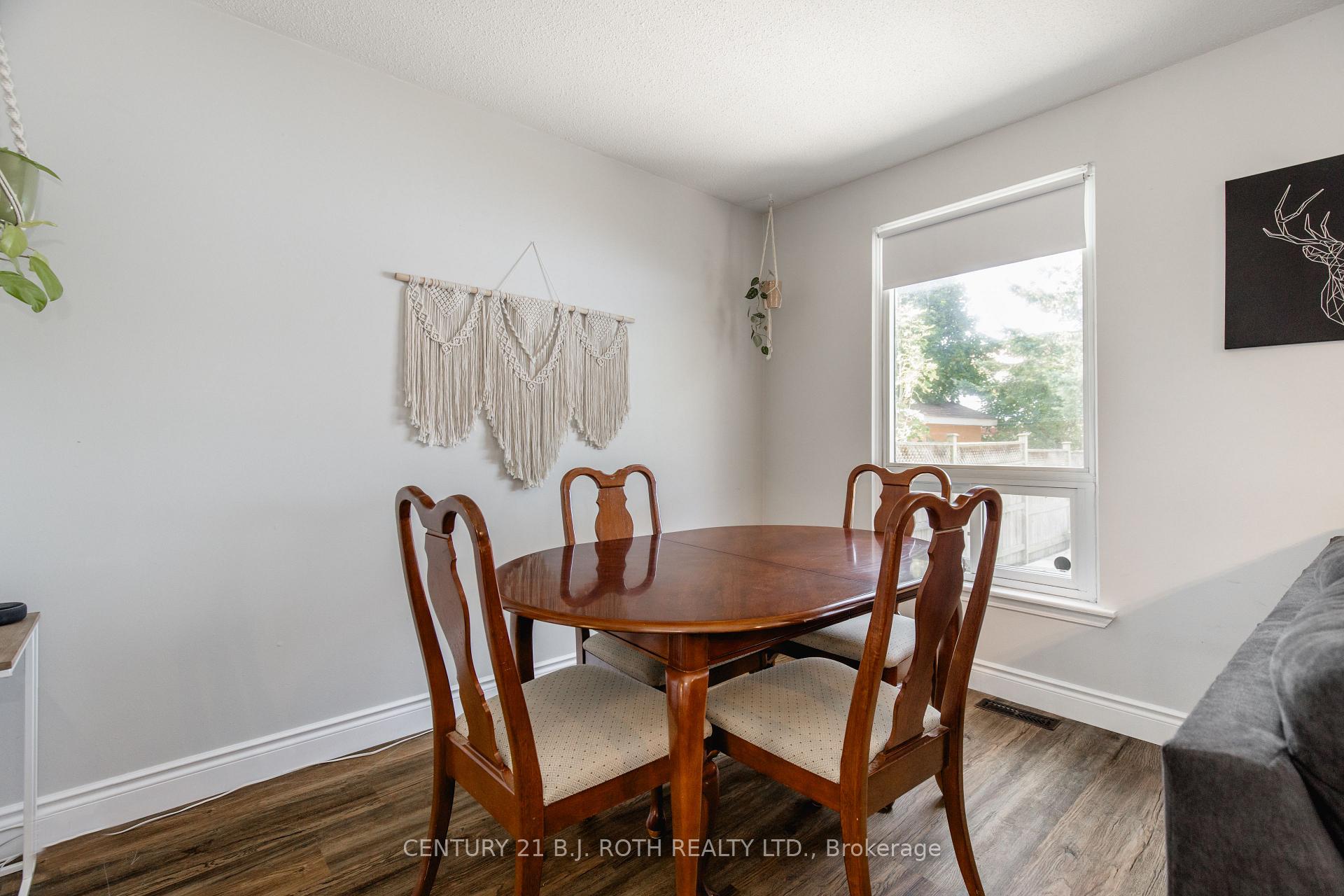 Photo 9 of 24 Christie Crescent, Barrie, Bayfield — HOMEH