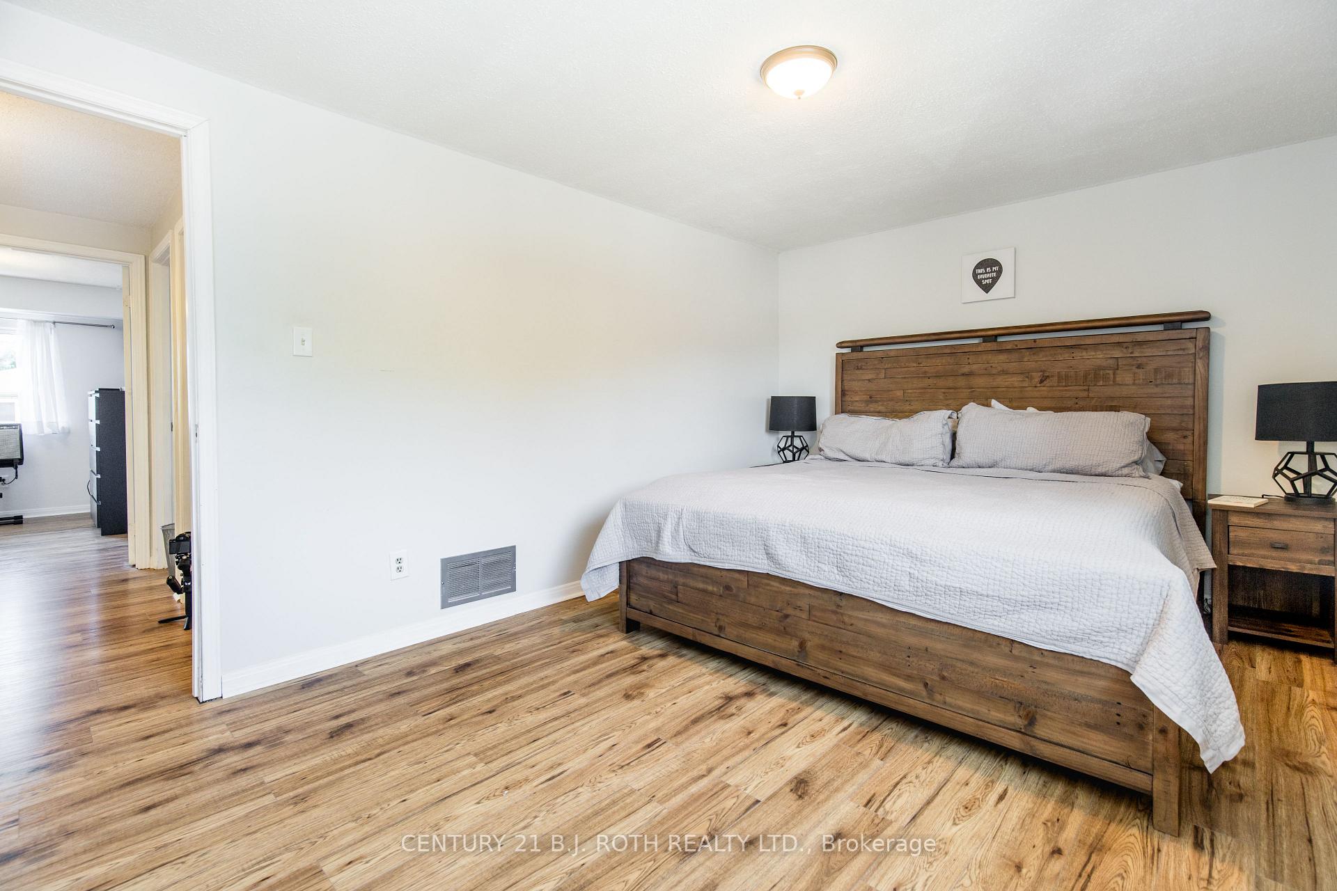 Photo 20 of 24 Christie Crescent, Barrie, Bayfield — HOMEH