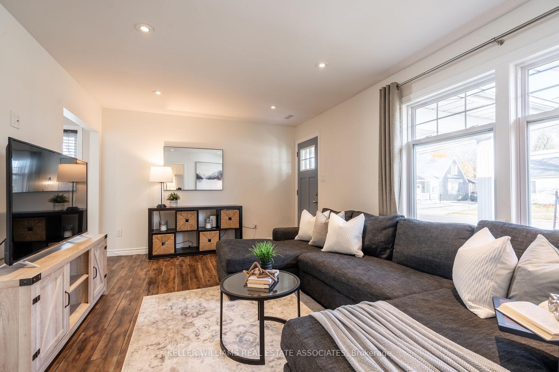 Photo 4 of 113 Pleasant Avenue, Kitchener — HOMEH