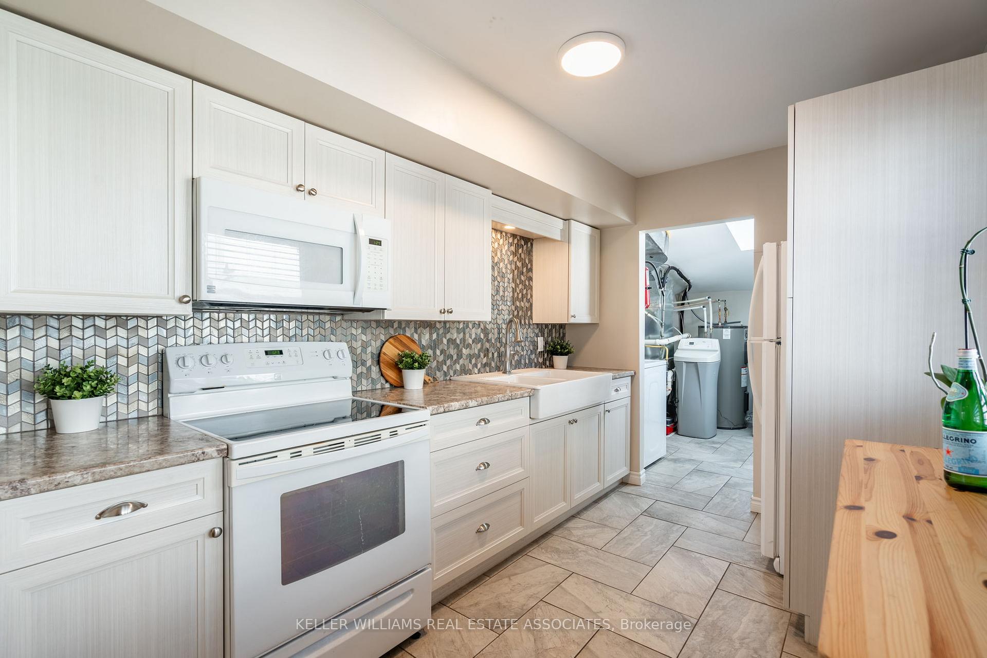 Photo 13 of 113 Pleasant Avenue, Kitchener — HOMEH