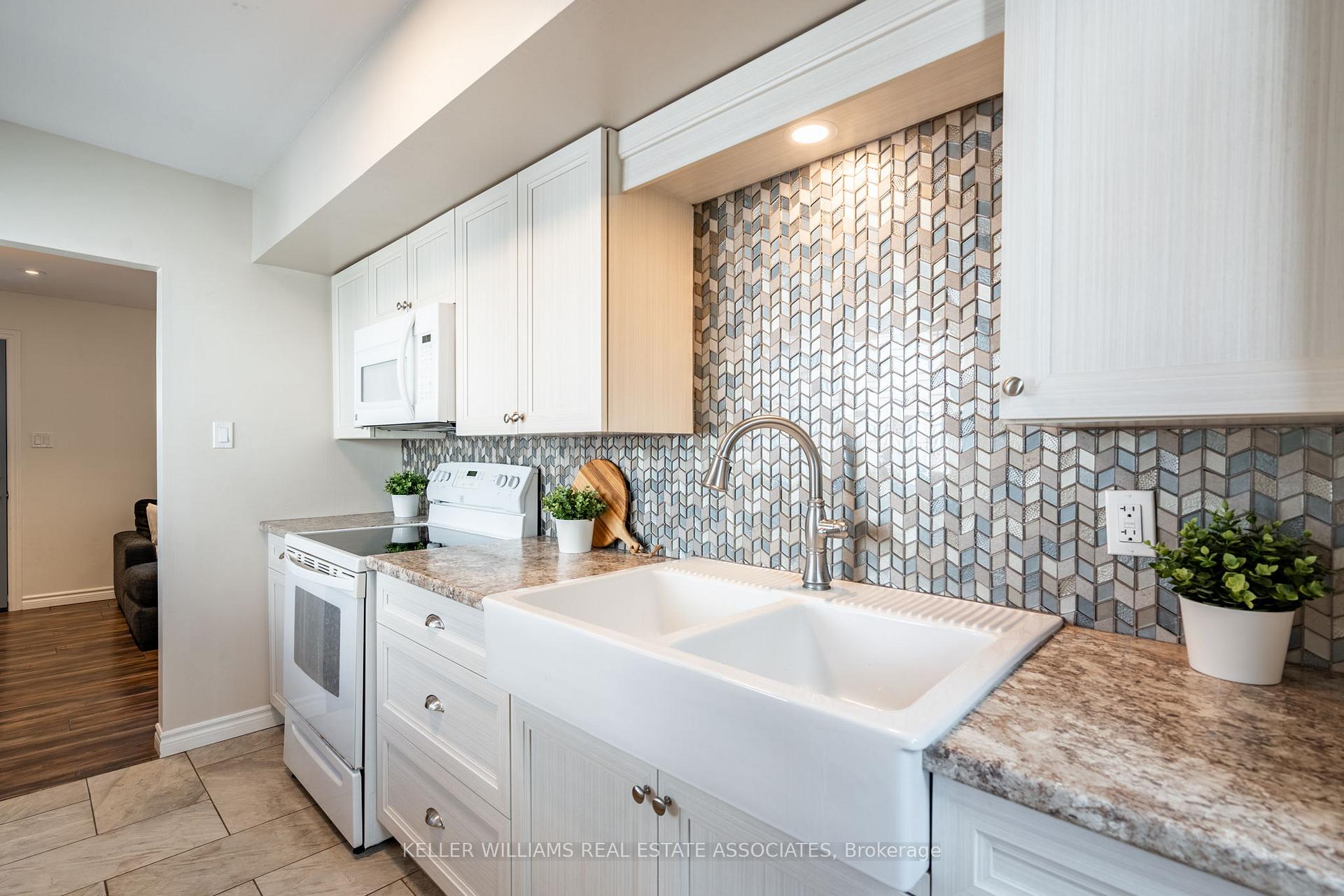 Photo 12 of 113 Pleasant Avenue, Kitchener — HOMEH