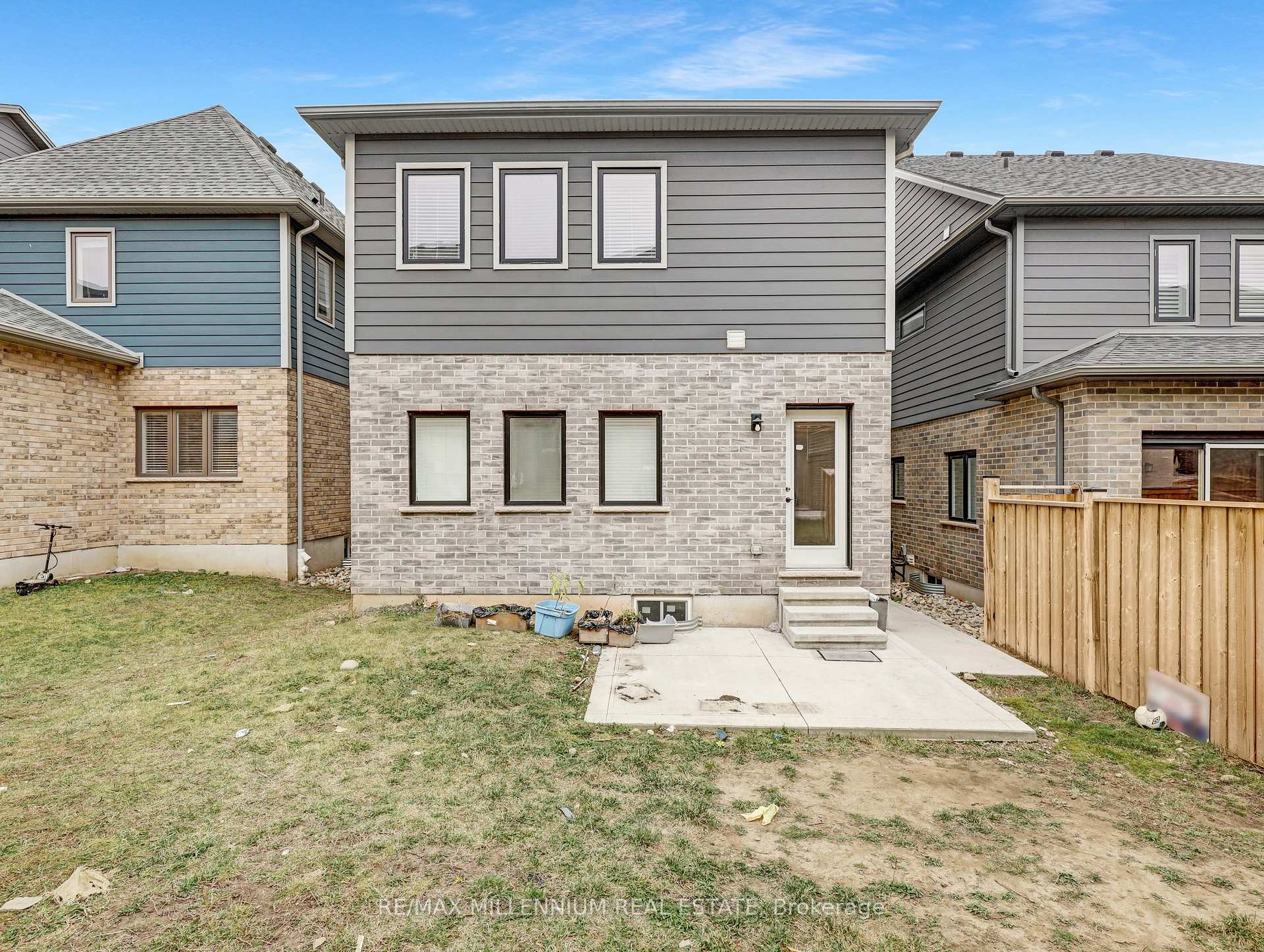 Photo 33 of 156 Hollybrook Trail, Kitchener, Doon South — HOMEH