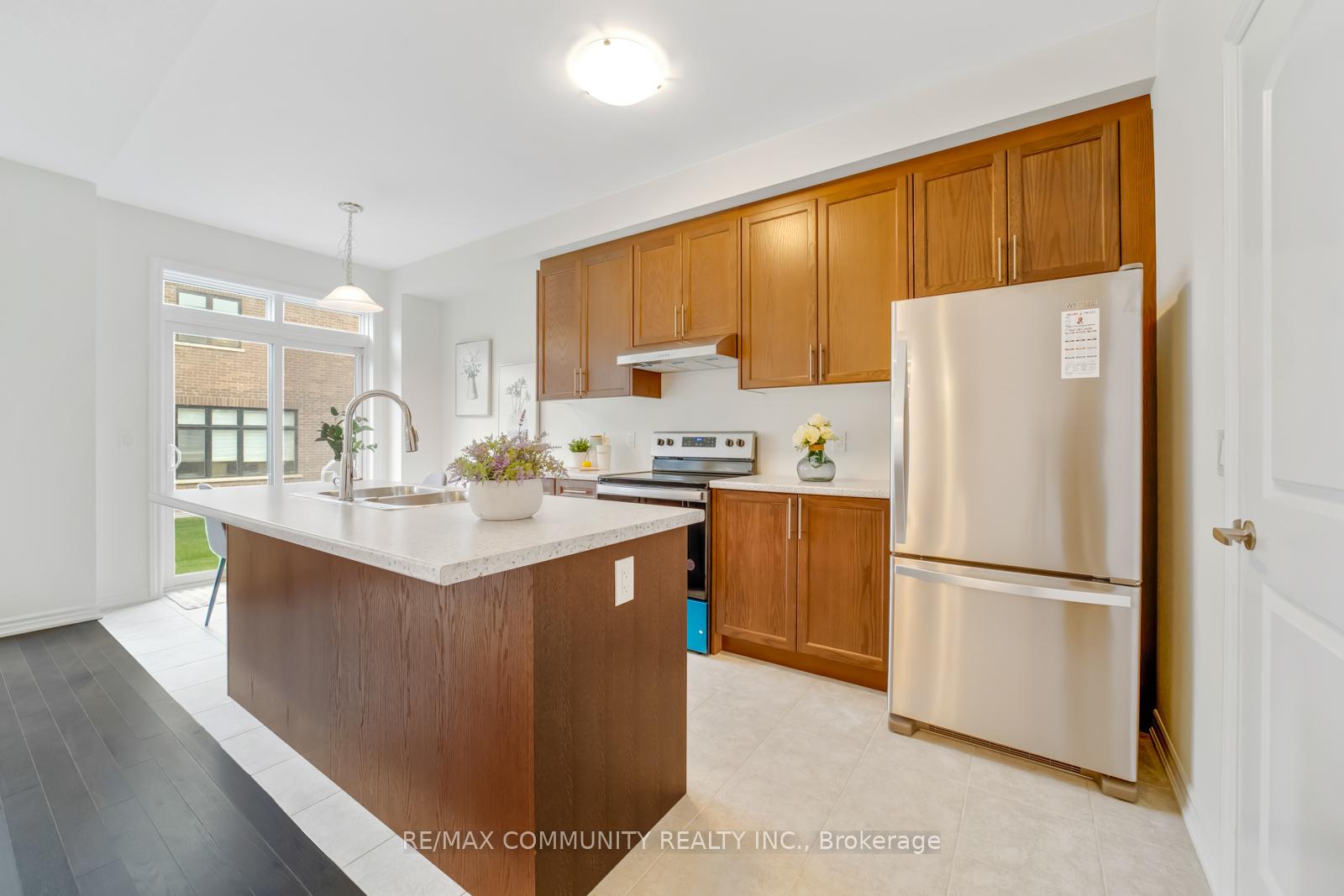 Photo 6 of 1116 Thompson Drive, Oshawa, Kedron — HOMEH