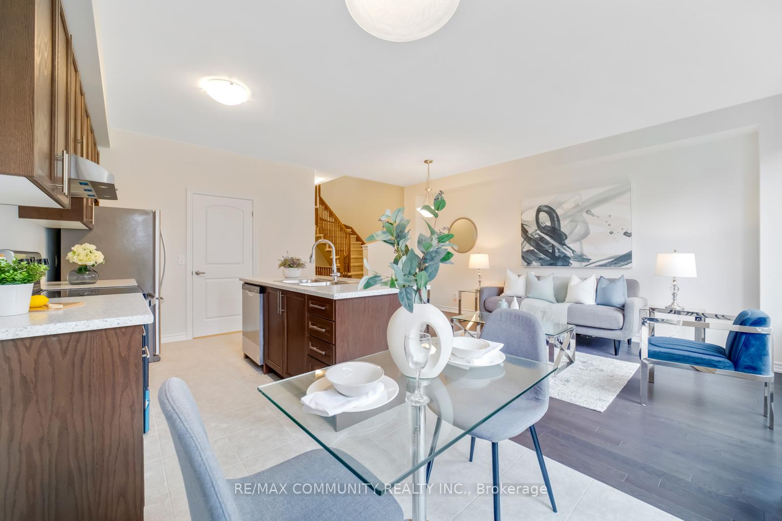 Photo 8 of 1116 Thompson Drive, Oshawa, Kedron — HOMEH