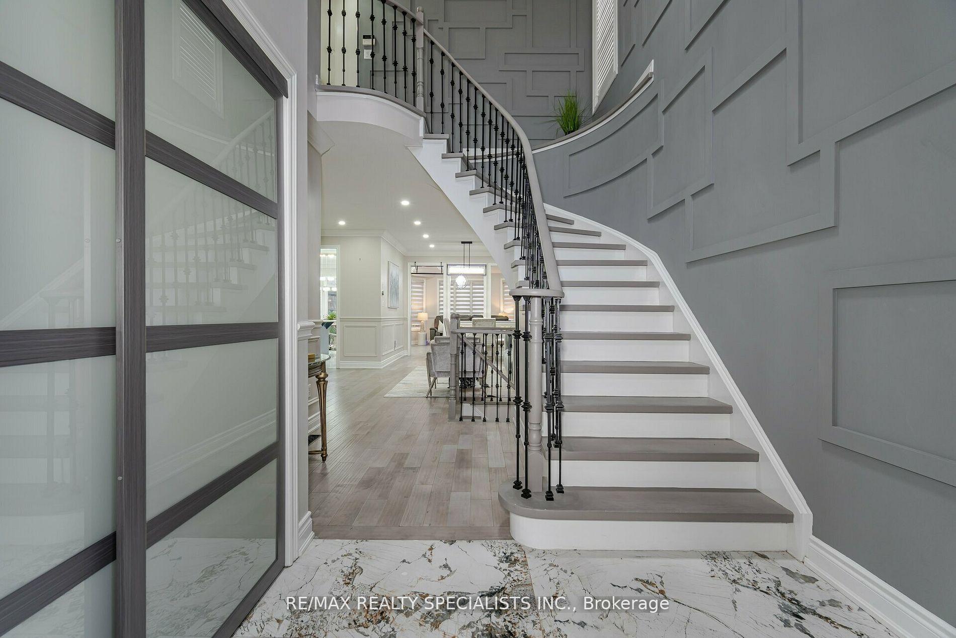 Photo 4 of 37 Harbourtown Crescent, Brampton, Madoc — HOMEH