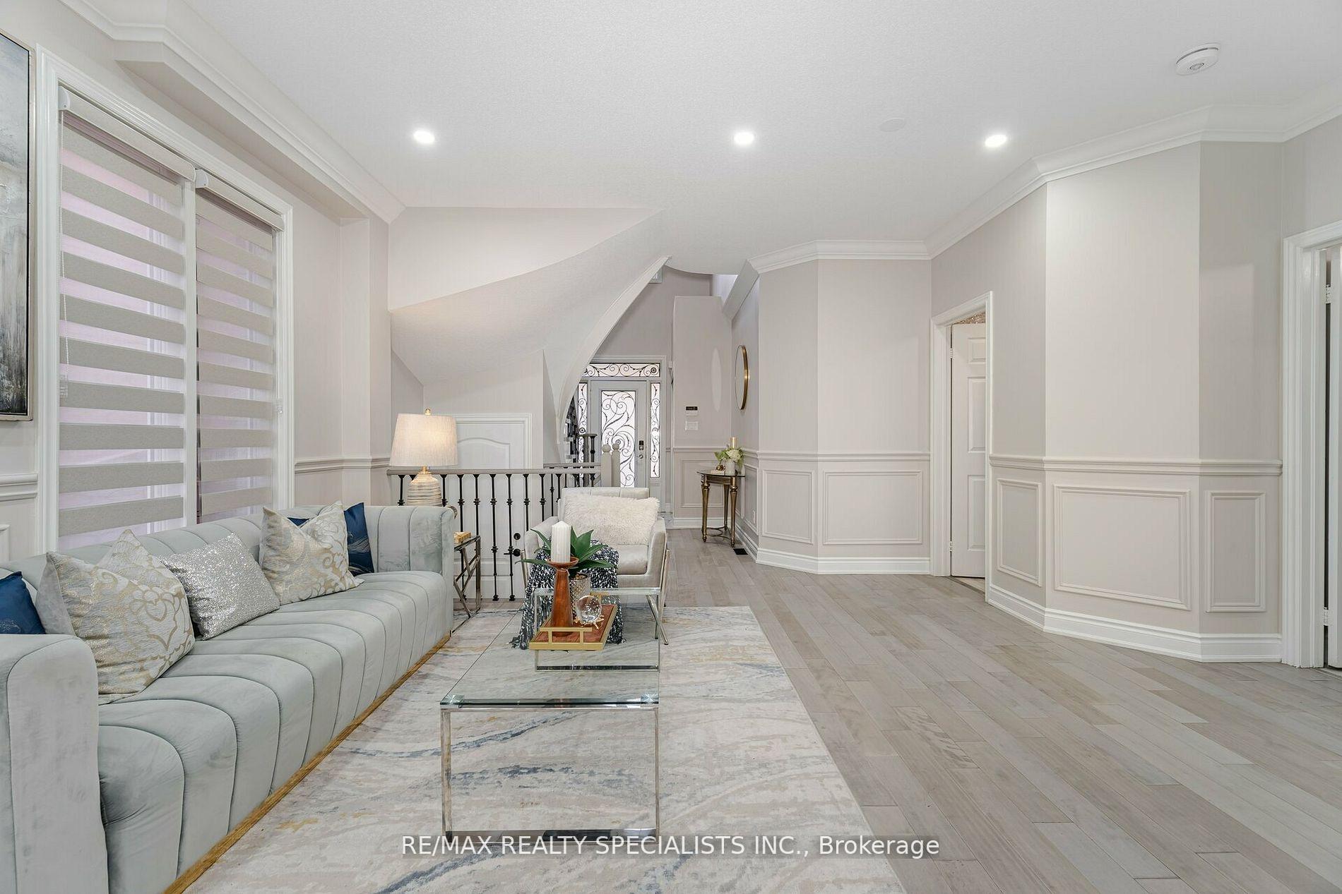 Photo 3 of 37 Harbourtown Crescent, Brampton, Madoc — HOMEH