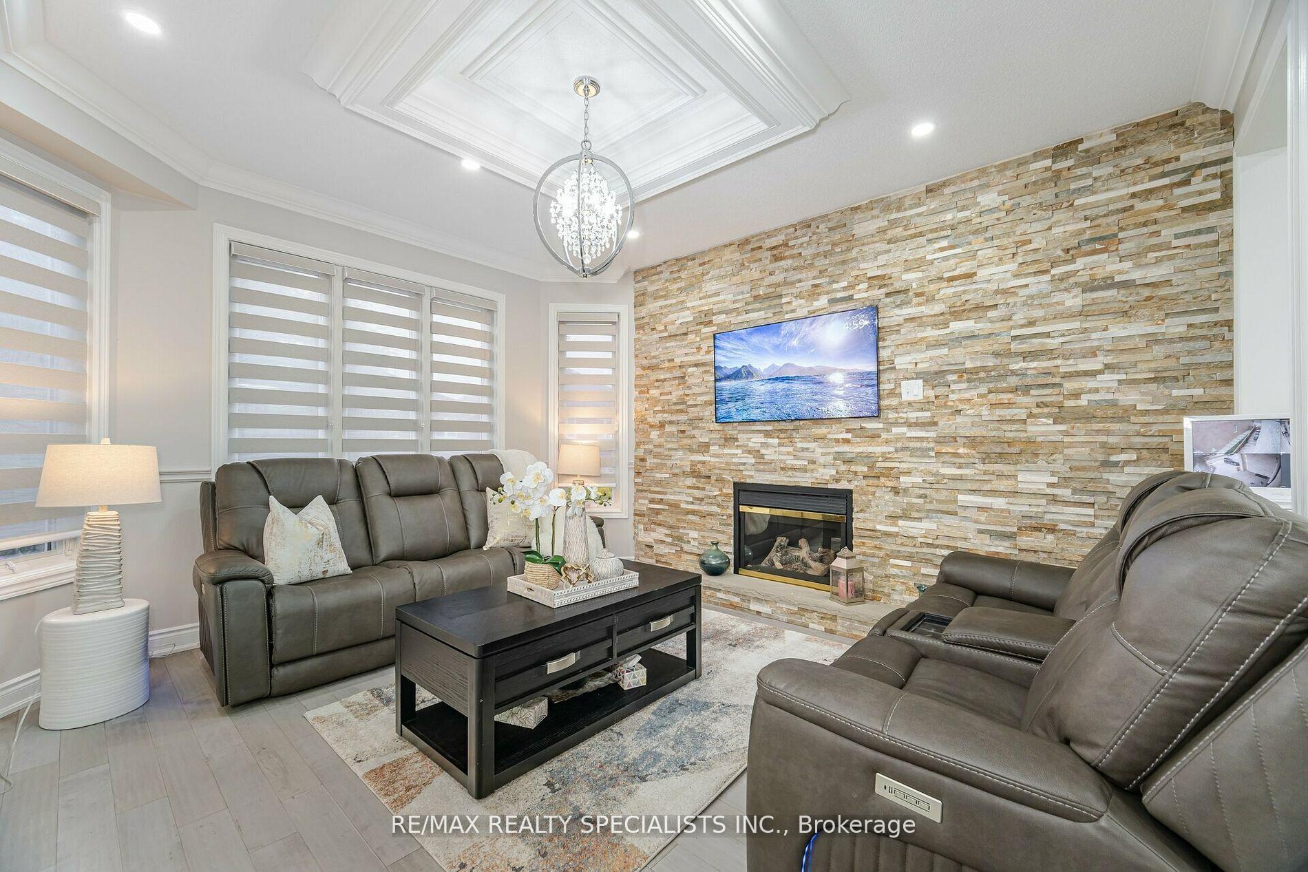 Photo 8 of 37 Harbourtown Crescent, Brampton, Madoc — HOMEH