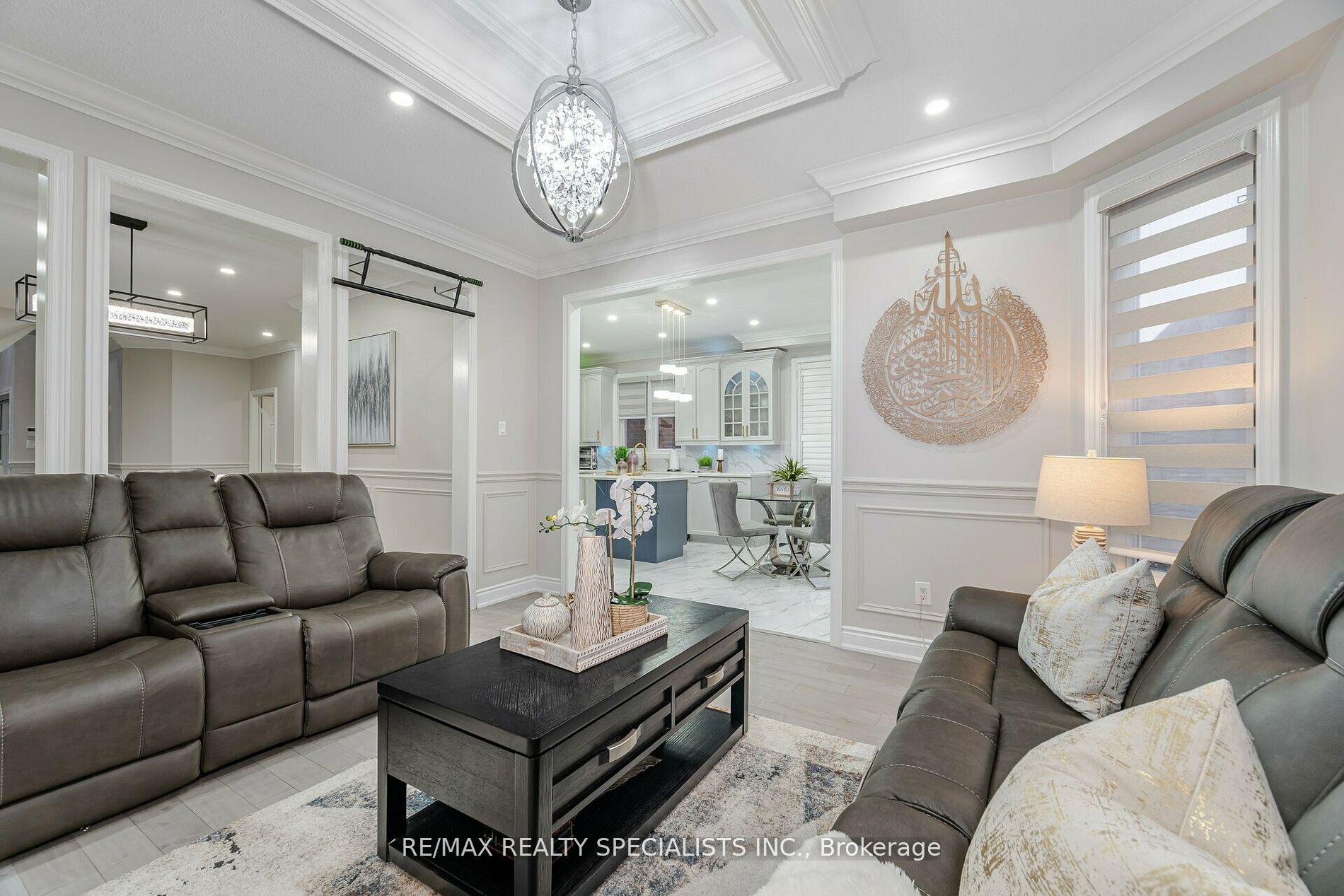 Photo 10 of 37 Harbourtown Crescent, Brampton, Madoc — HOMEH