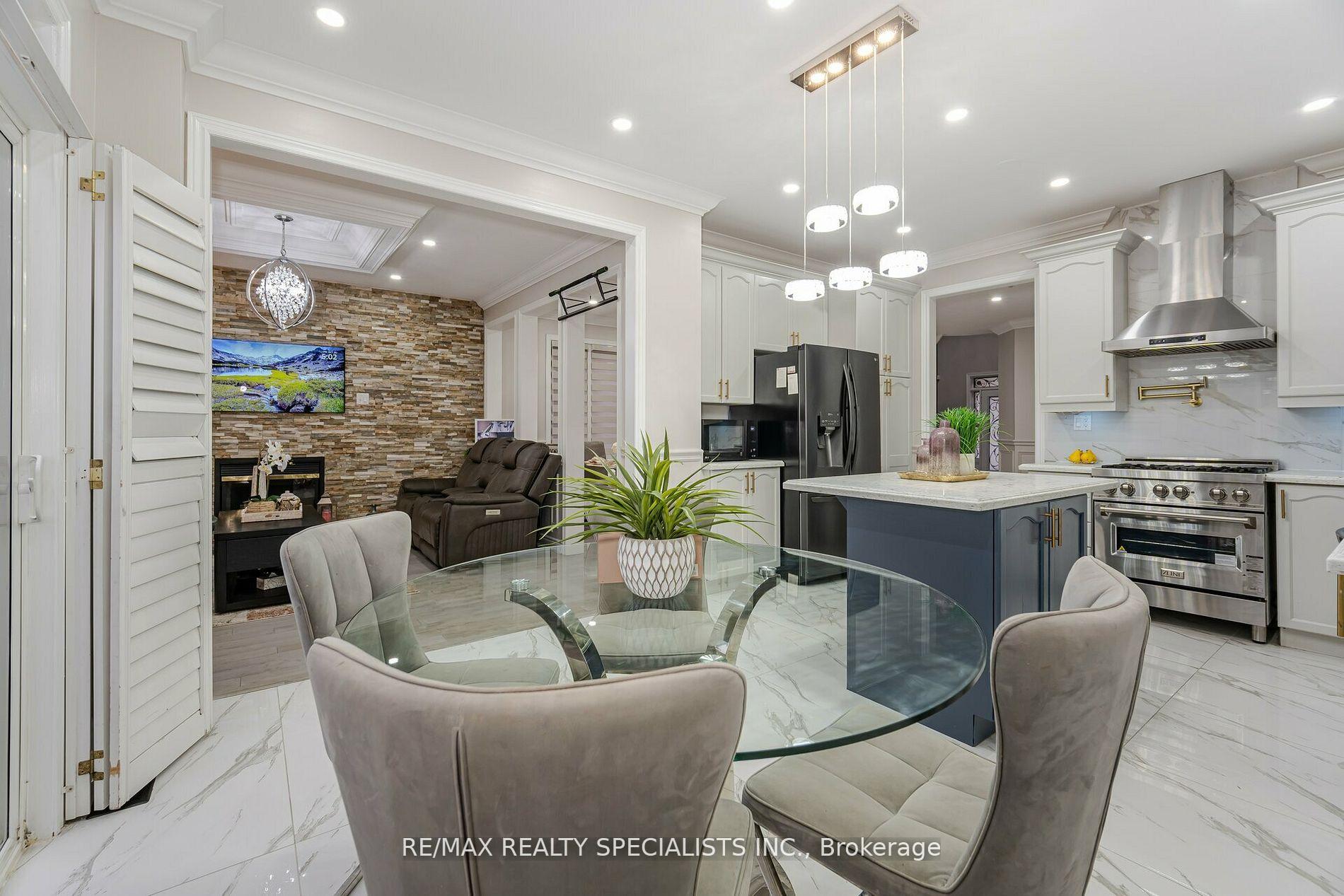Photo 11 of 37 Harbourtown Crescent, Brampton, Madoc — HOMEH
