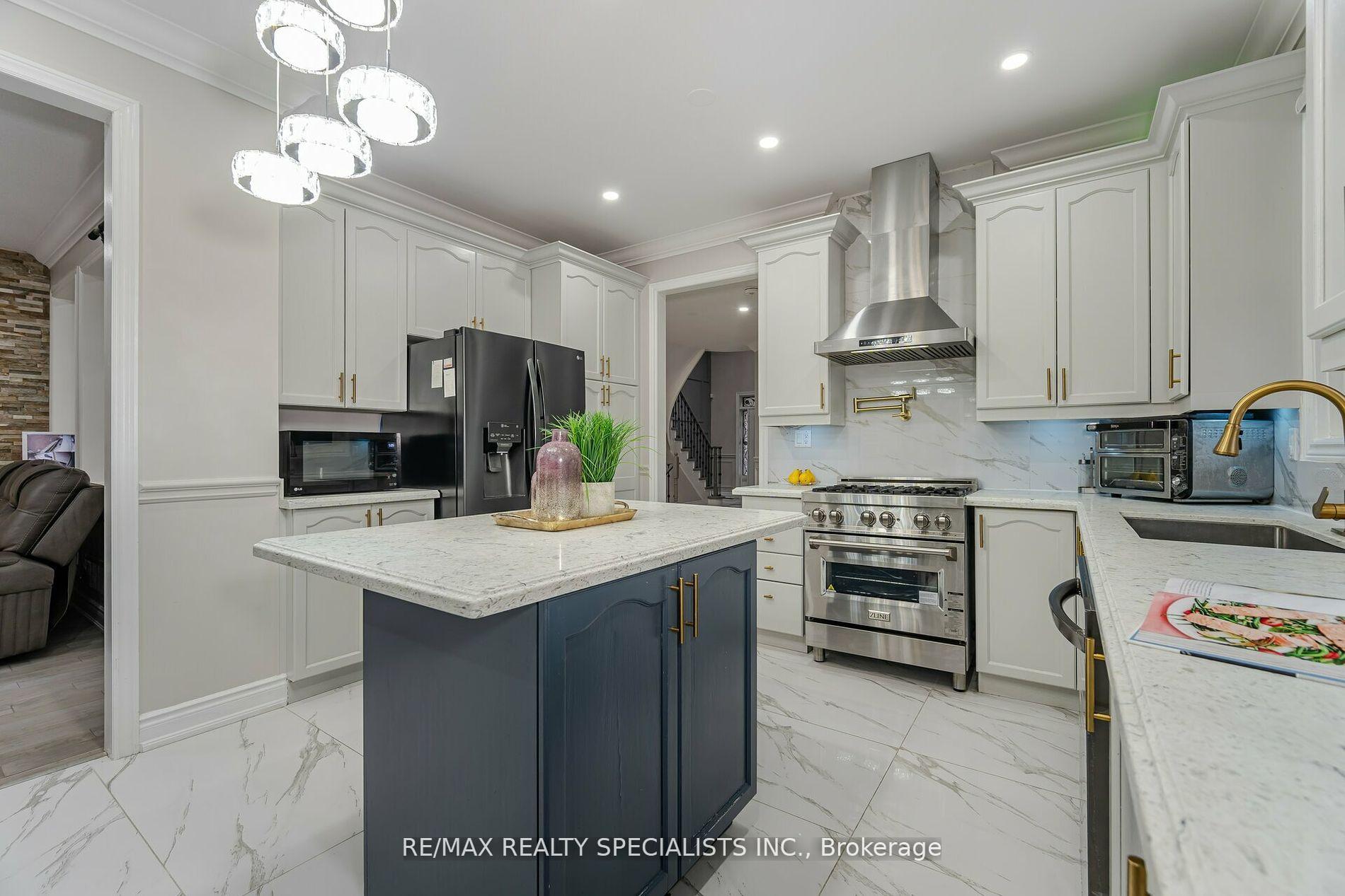 Photo 21 of 37 Harbourtown Crescent, Brampton, Madoc — HOMEH