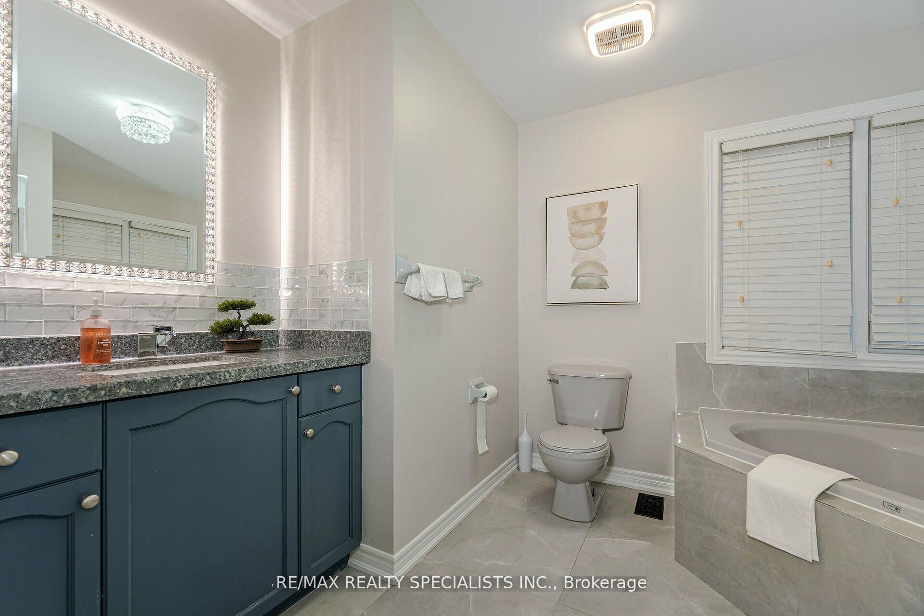 Photo 17 of 37 Harbourtown Crescent, Brampton, Madoc — HOMEH